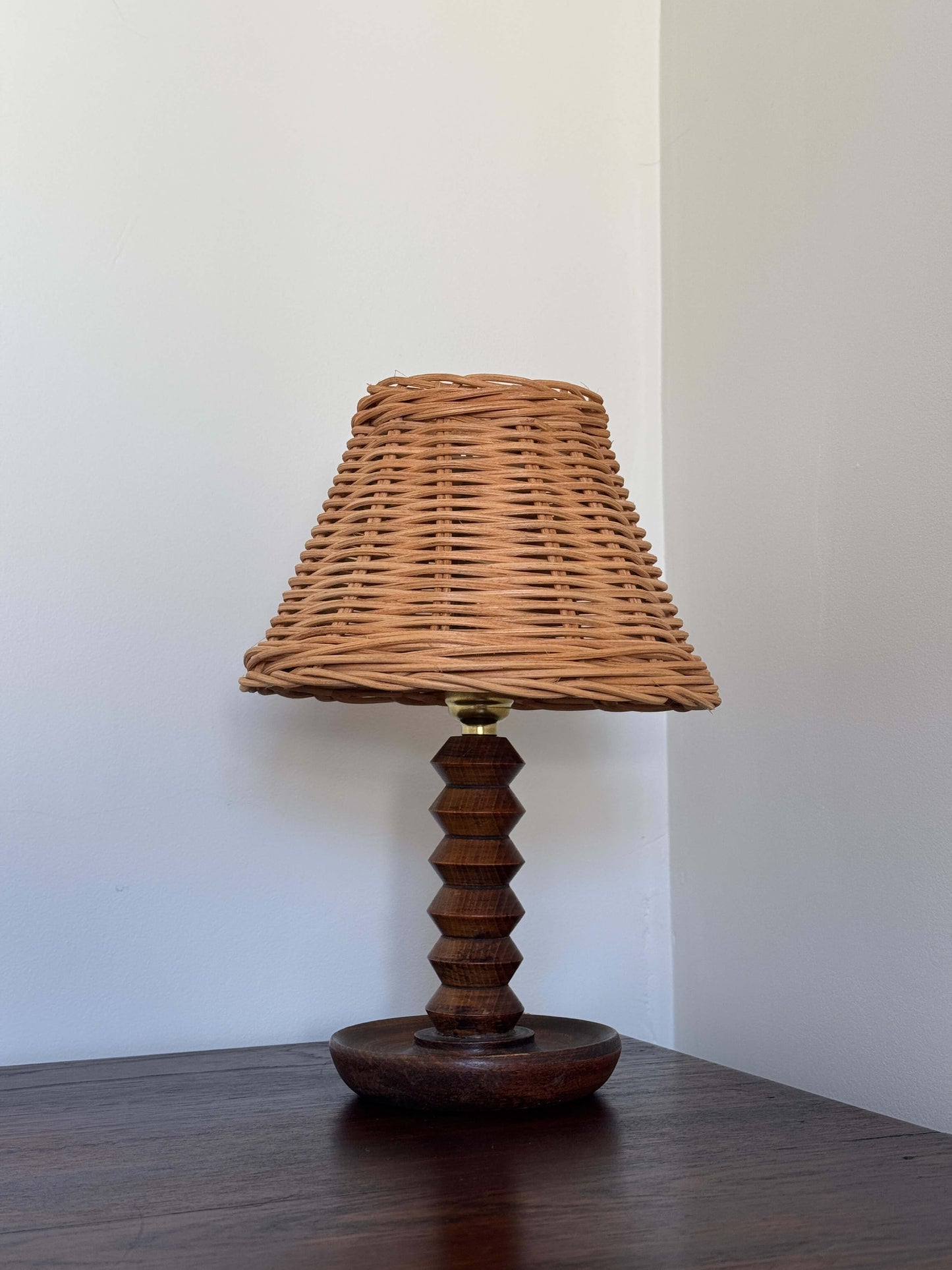 Small French vintage wooden-turned table lamp