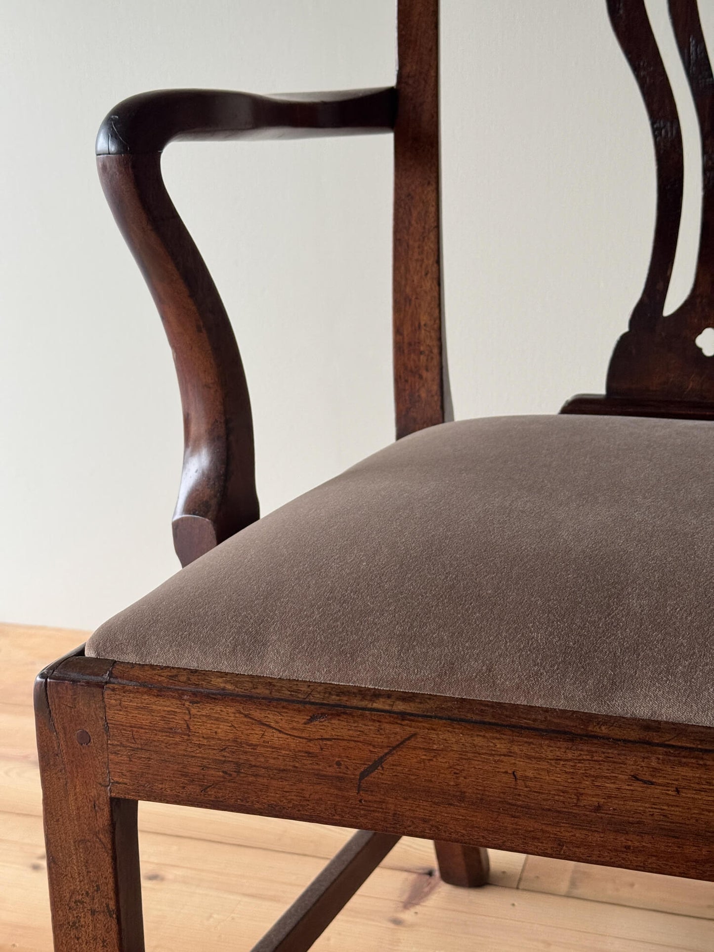 Georgian mahogany armchair with upholstered seat
