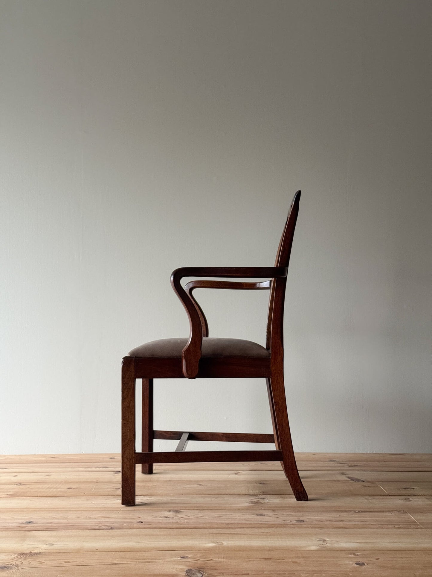Georgian mahogany armchair with upholstered seat