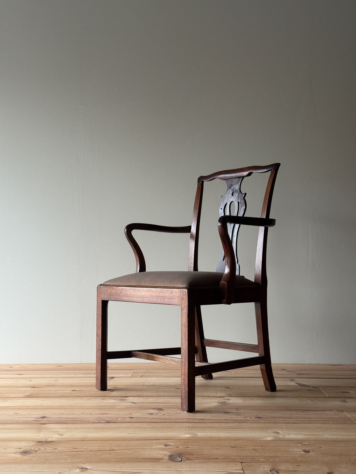 Georgian mahogany armchair with upholstered seat
