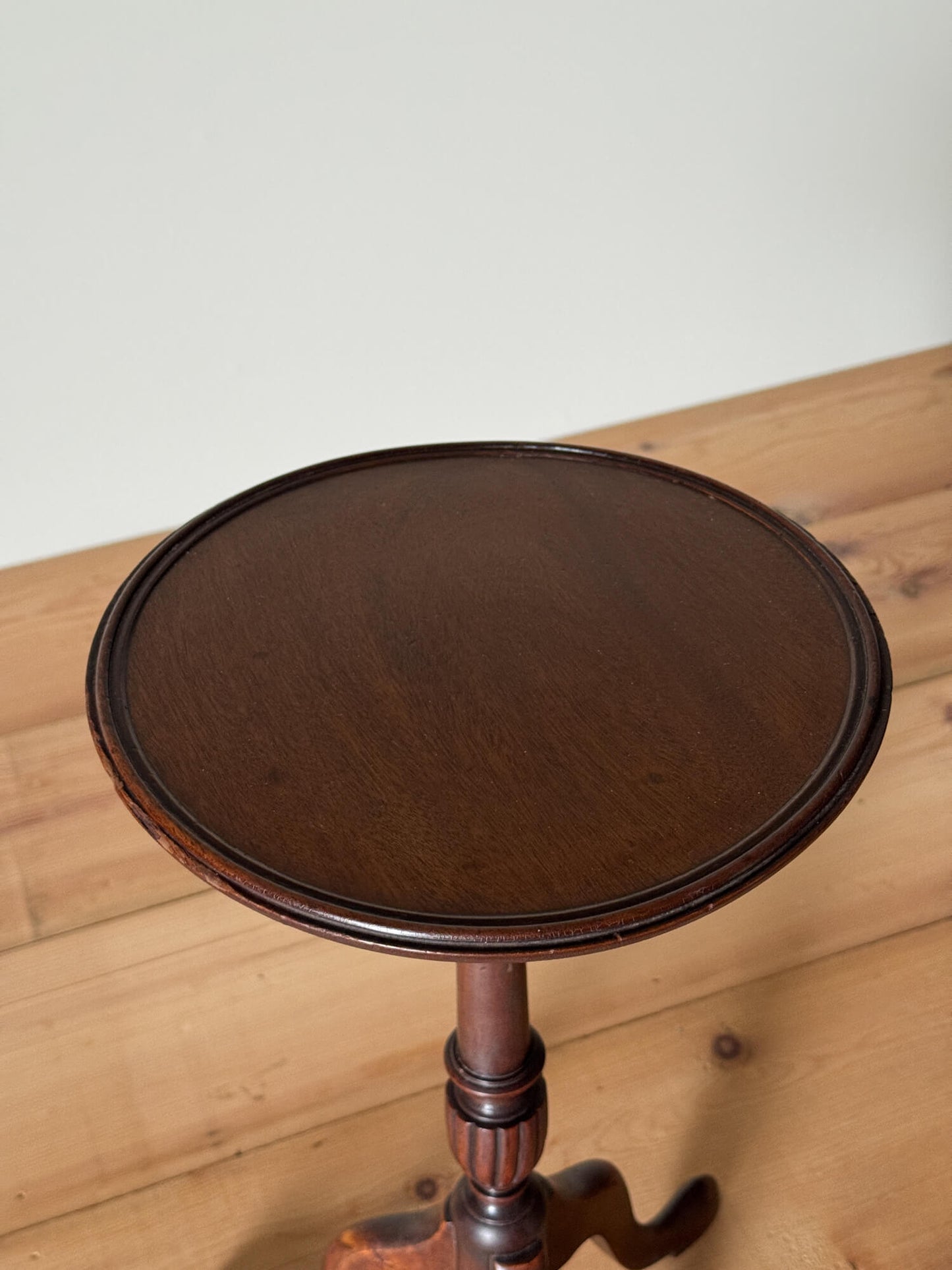 Victorian mahogany wine table on splayed legs