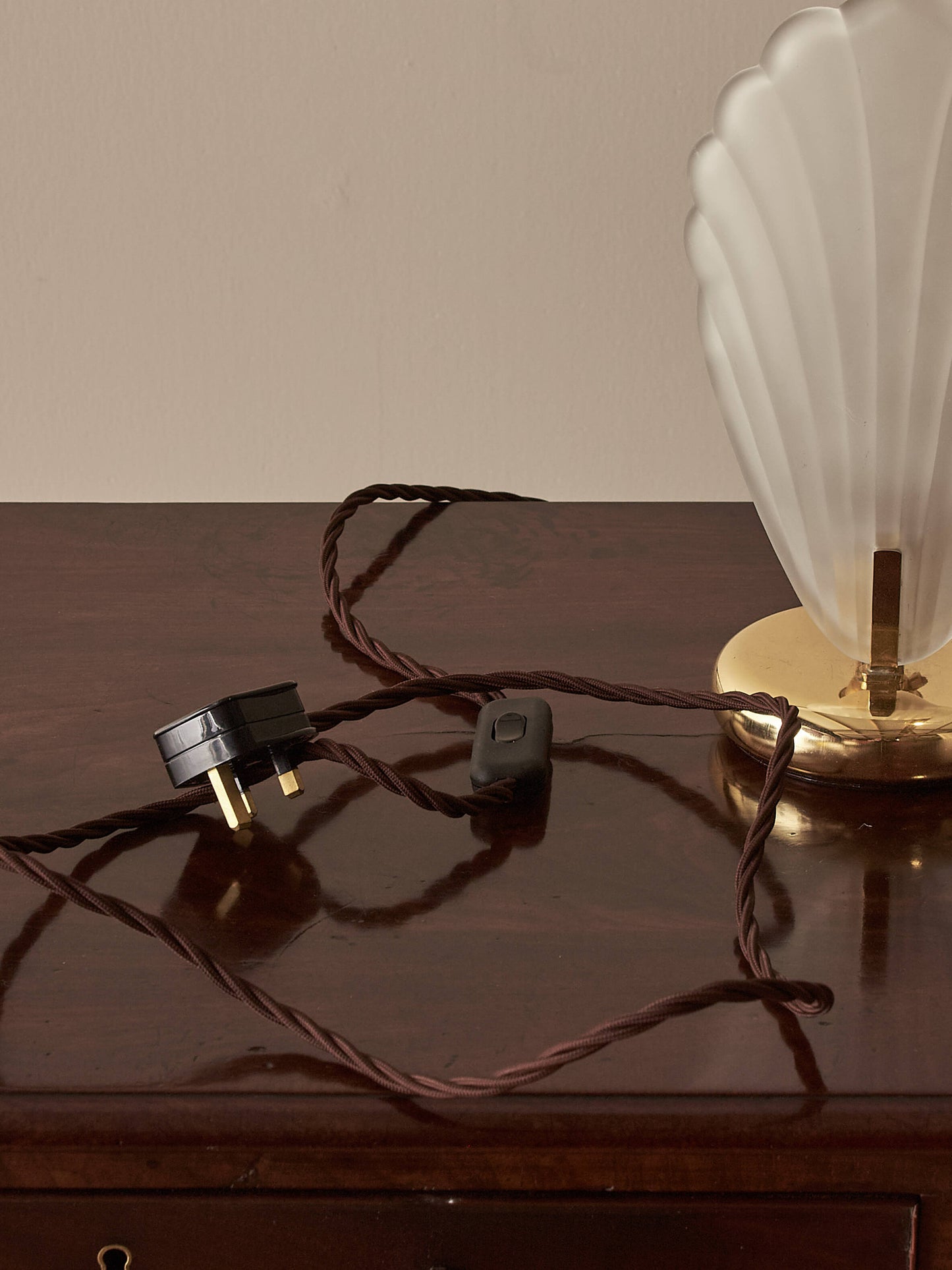 Mid-century clam table lamp