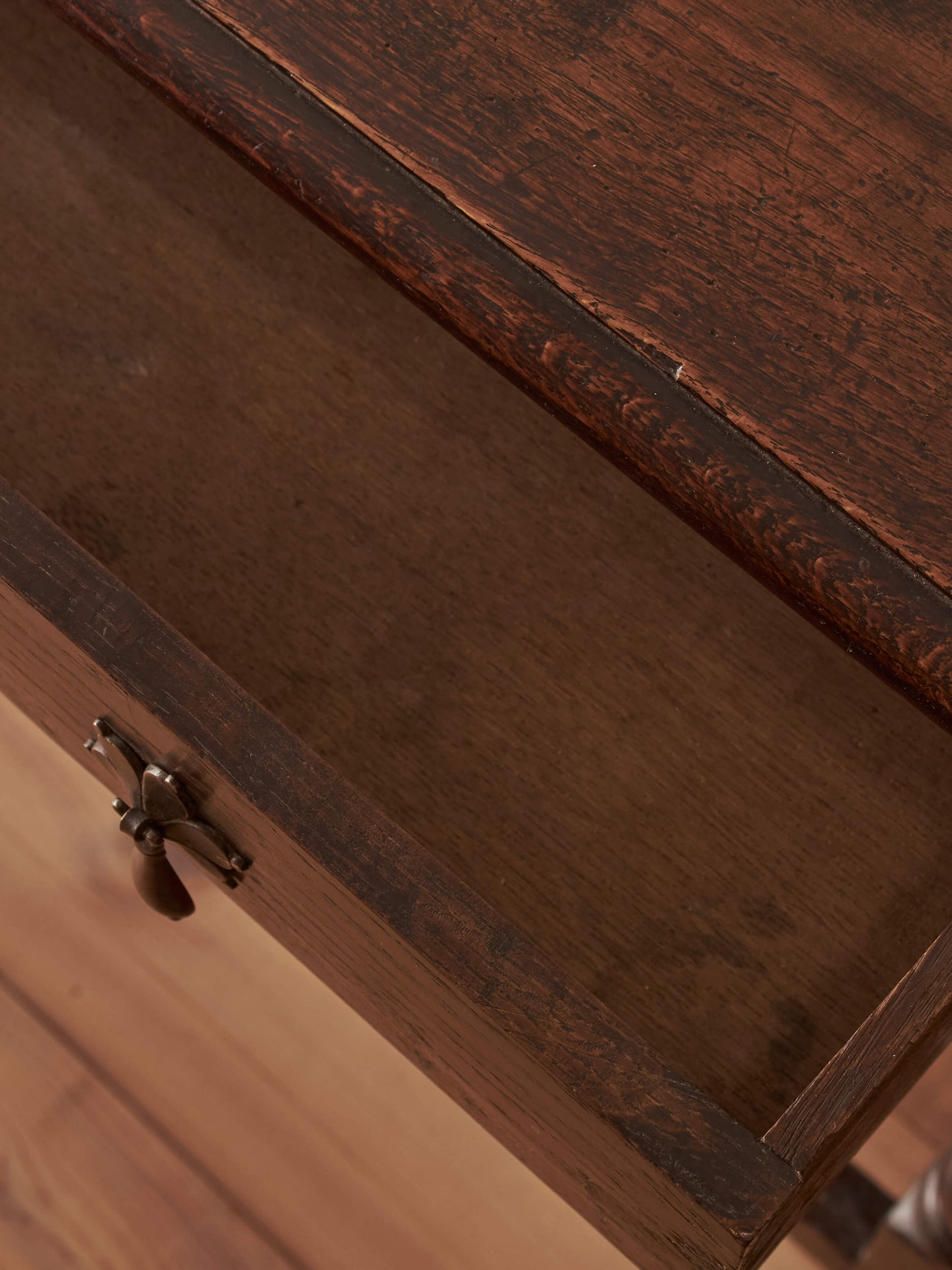 Early 18th century side table with scalloped apron