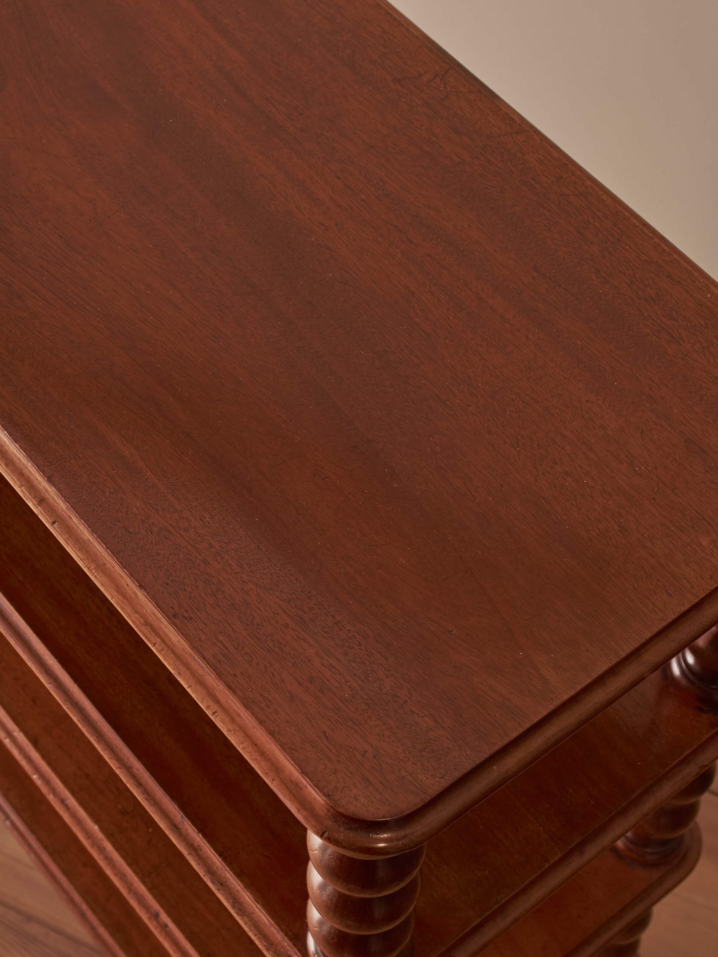 Victorian mahogany bobbin shelving unit