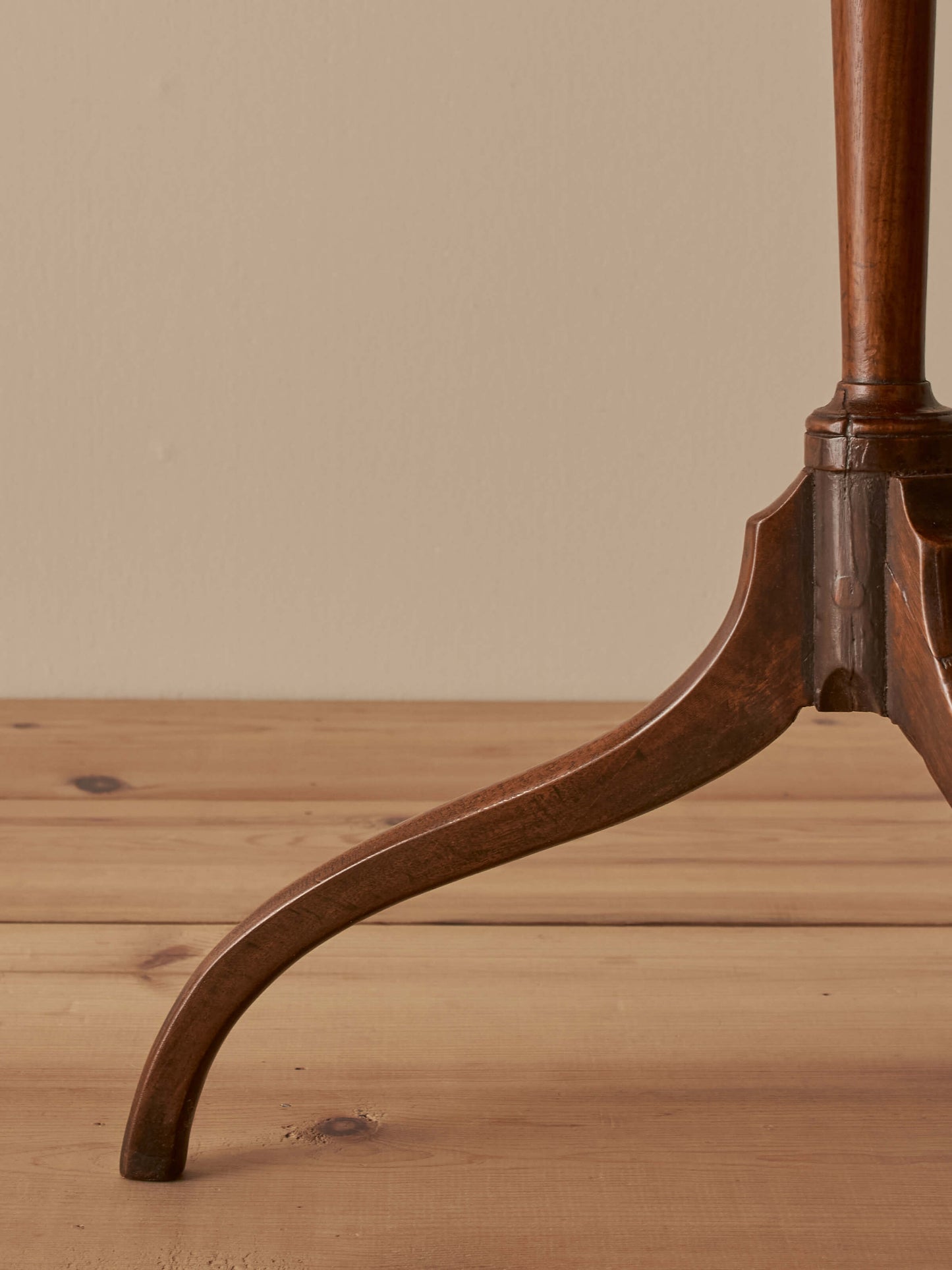 Victorian oval mahogany tripod table
