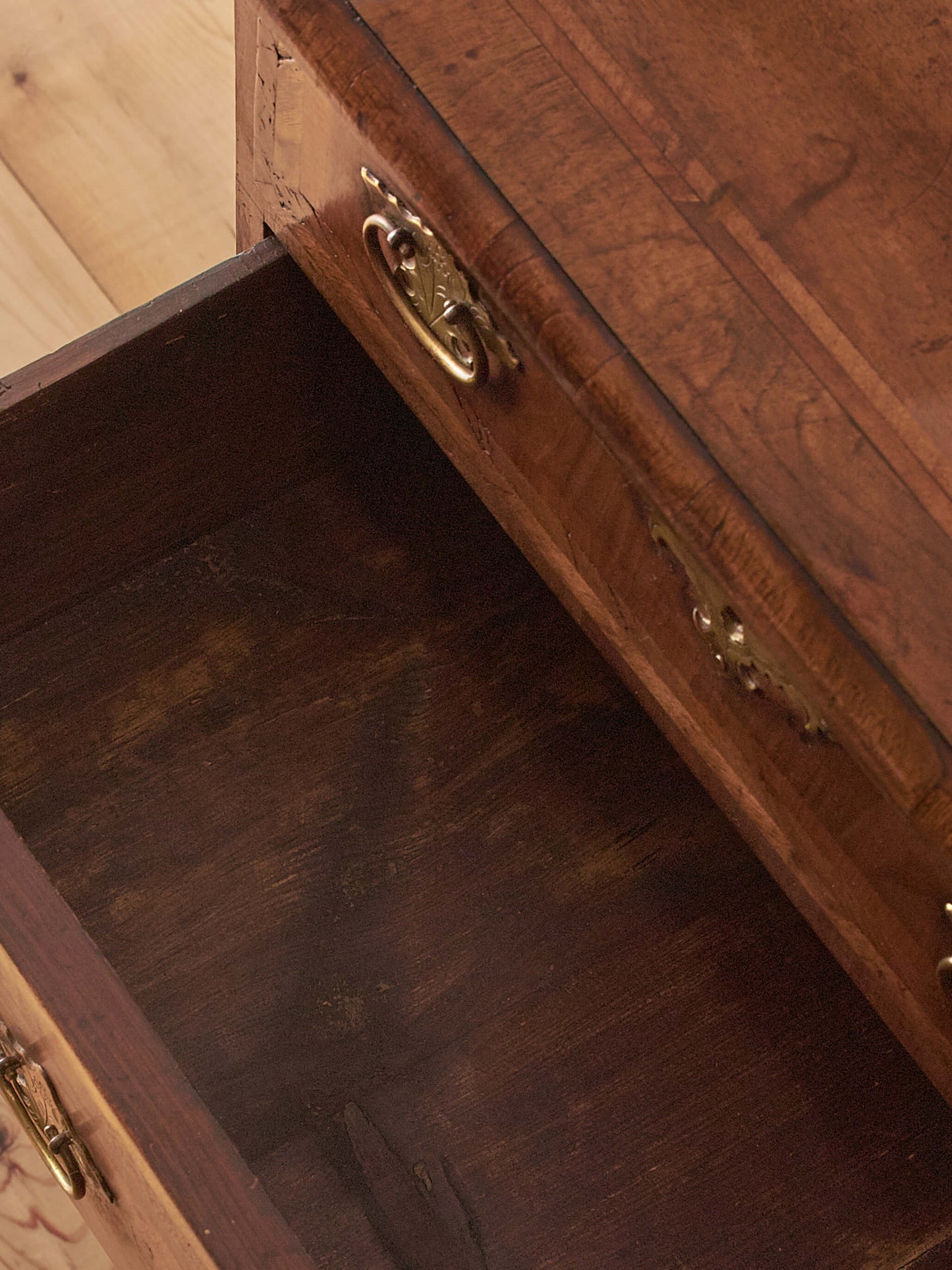 George I walnut cross-banded chest of drawers
