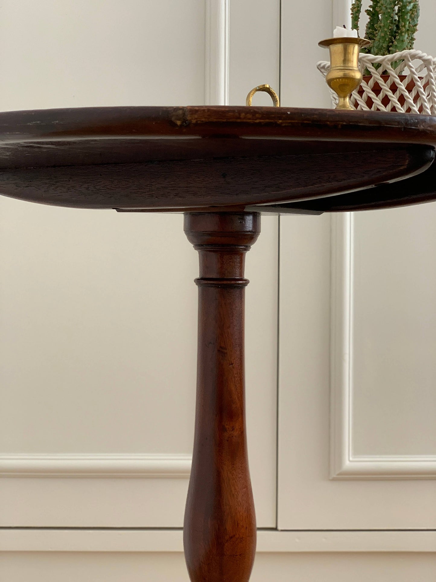 Victorian tilt-top occasional table on splayed legs