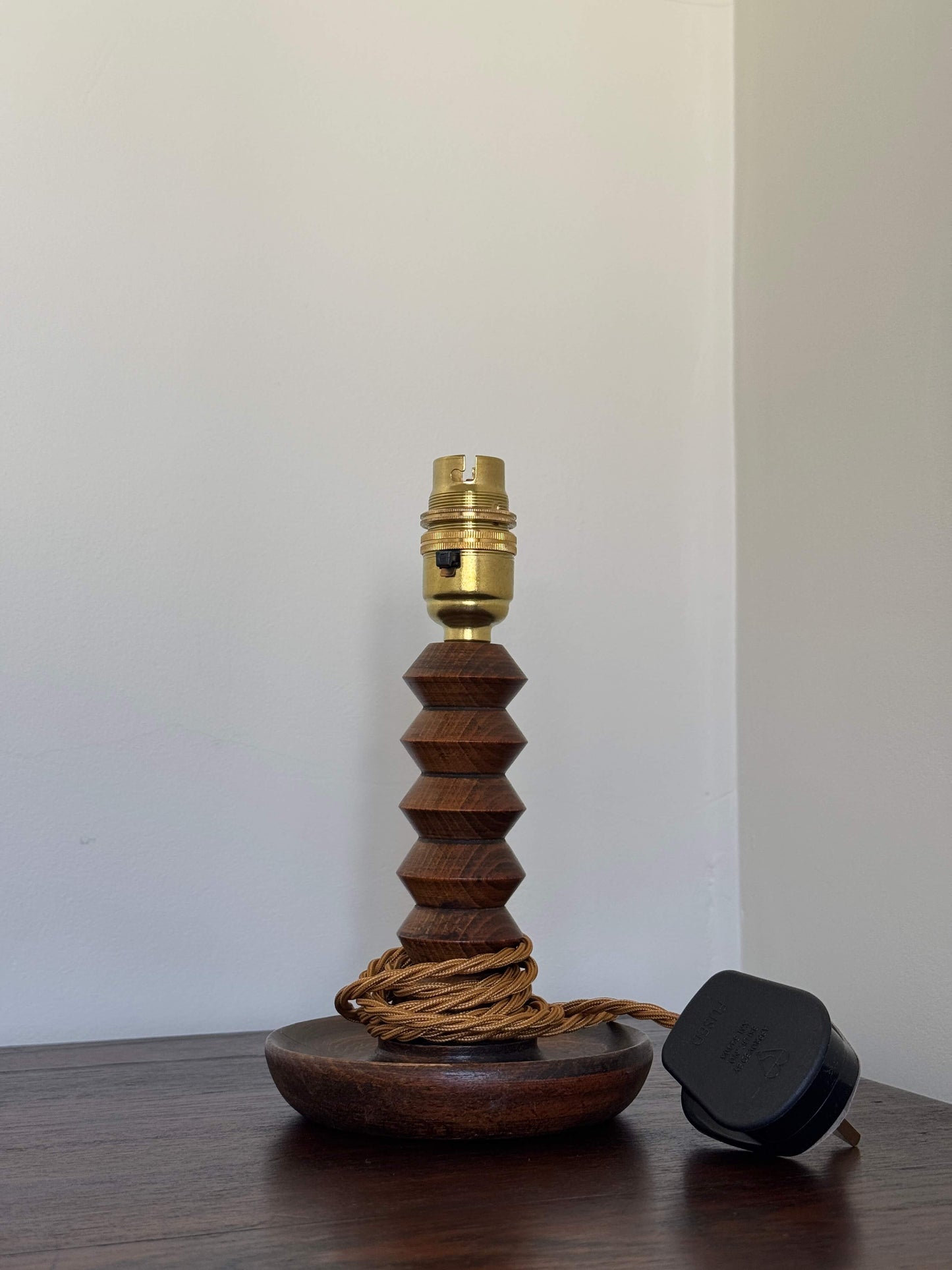 Small French vintage wooden-turned table lamp