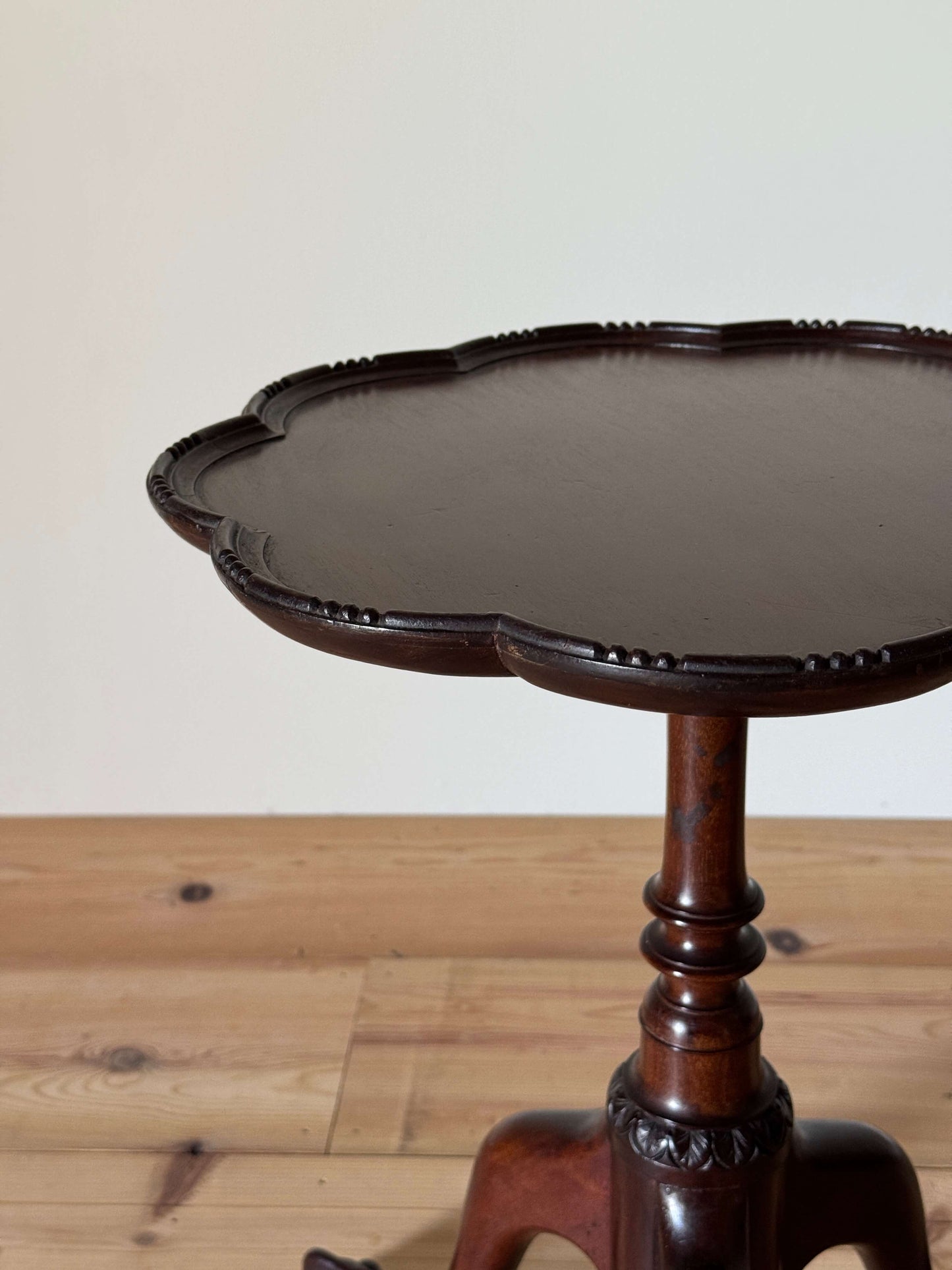 Victorian mahogany scalloped occasional table
