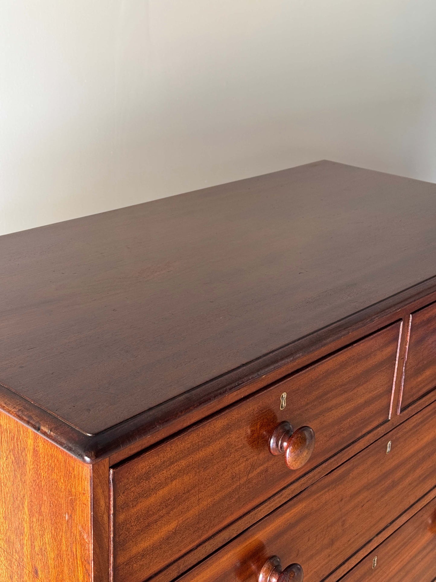 Victorian mahogany chest of drawers