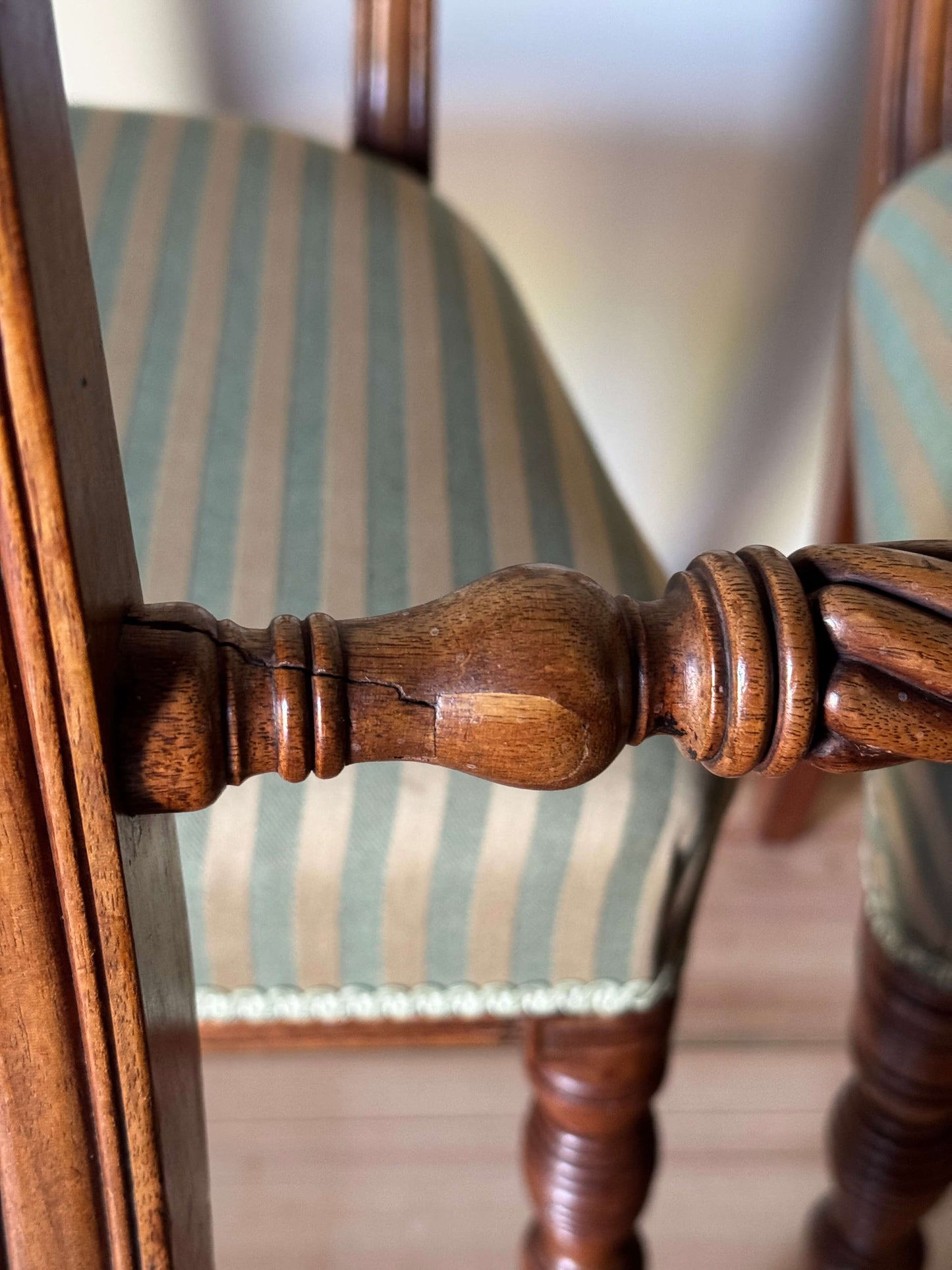 Set of six Victorian rope-twist mahogany dining chairs