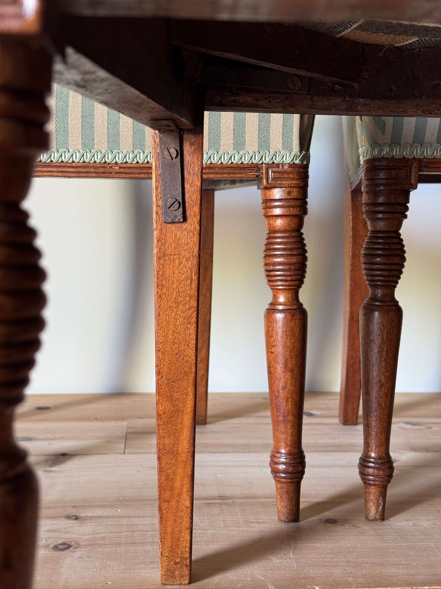 Set of six Victorian rope-twist mahogany dining chairs
