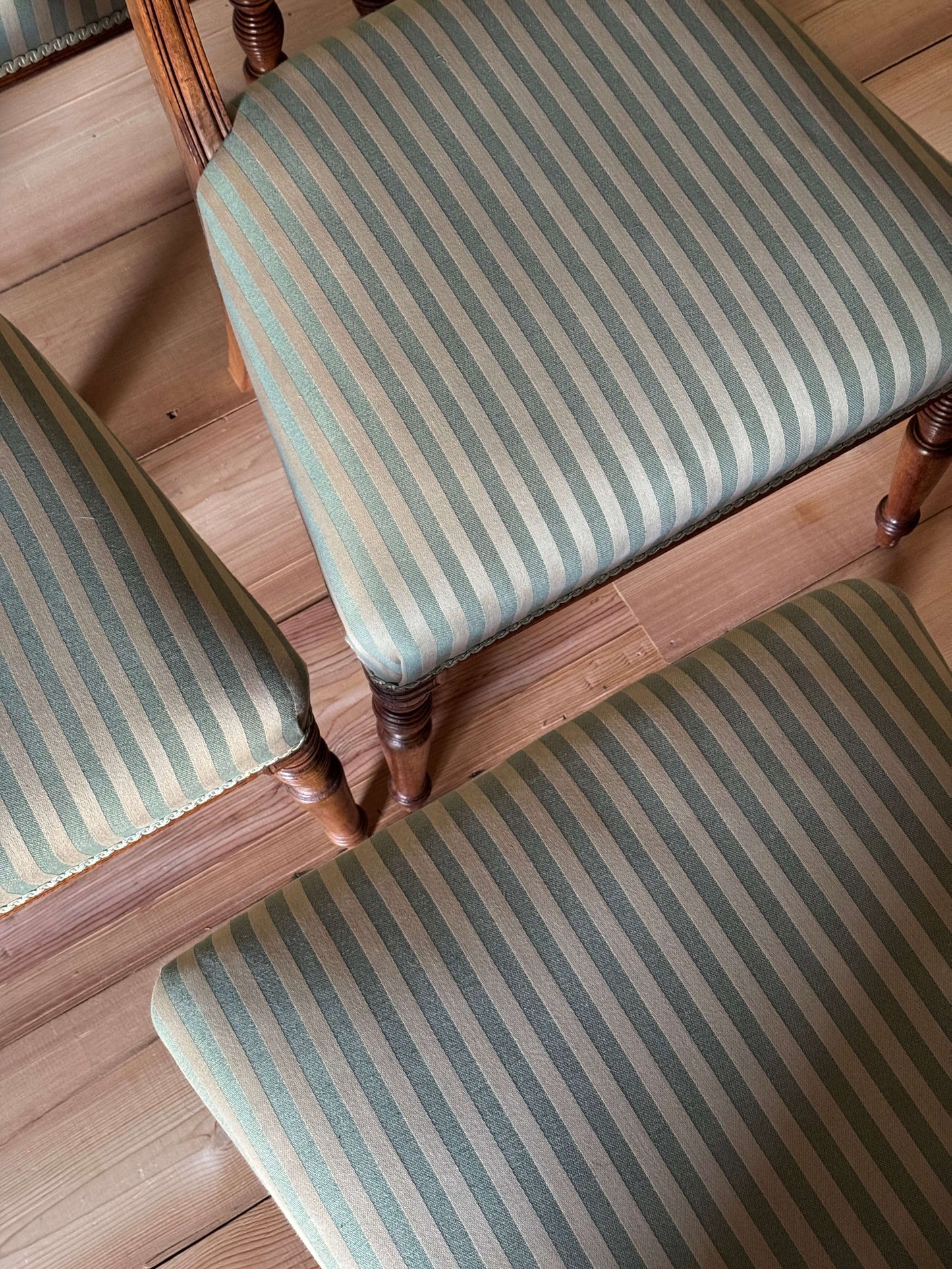 Set of six Victorian rope-twist mahogany dining chairs