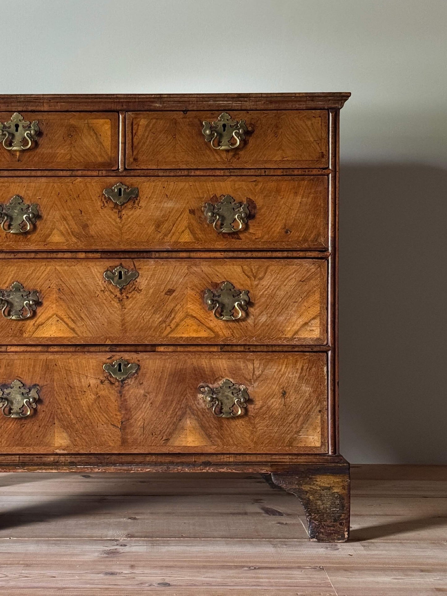 George II walnut crossbanded chest of drawers