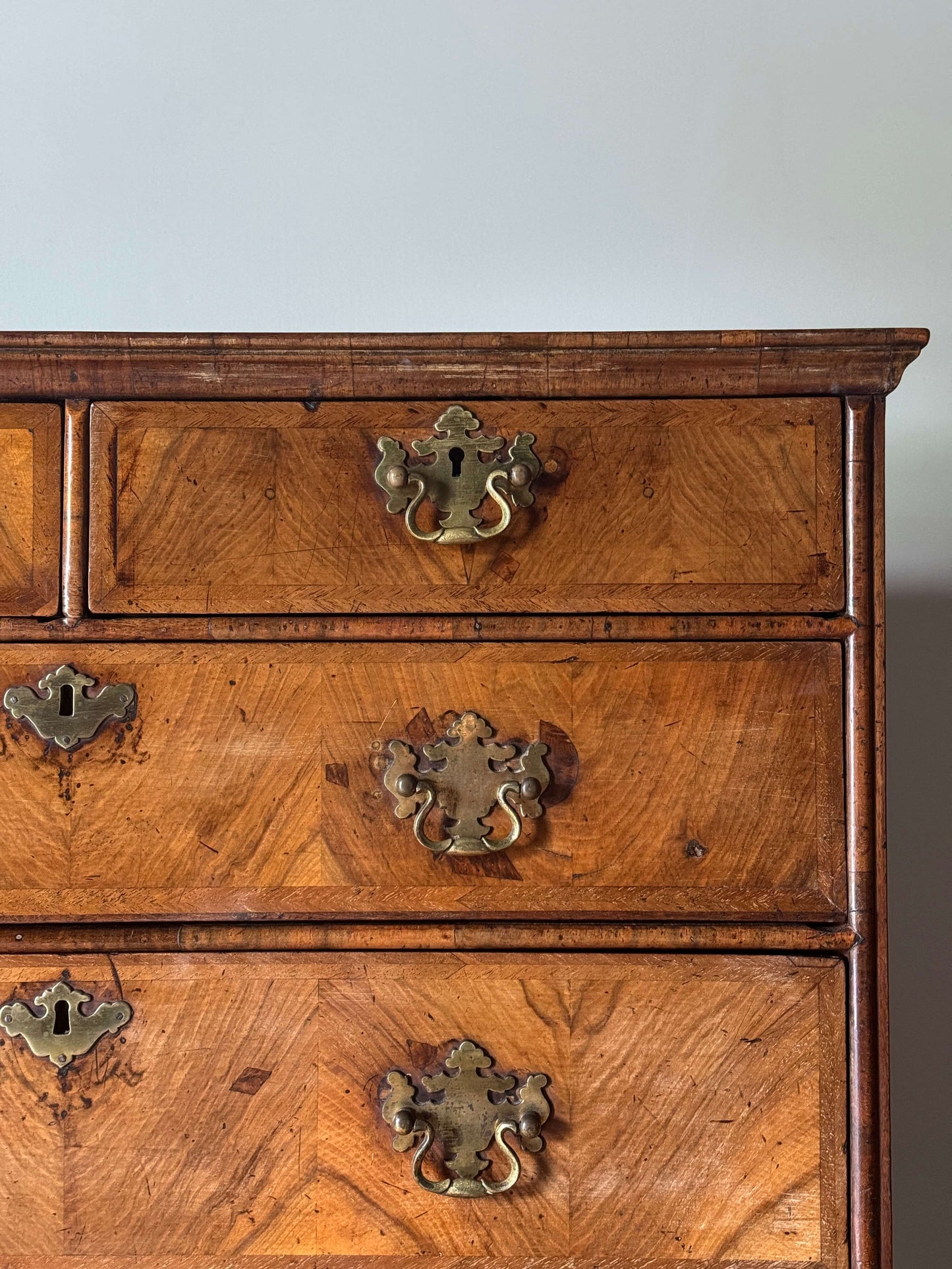 George II walnut crossbanded chest of drawers