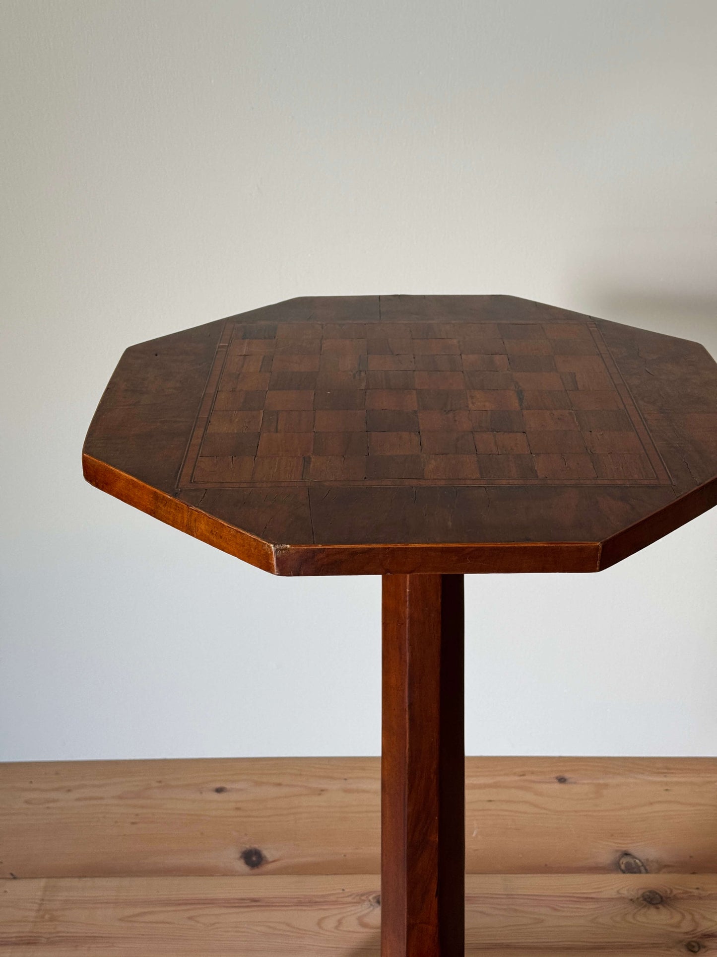 Victorian mahogany and burr walnut pedestal games table