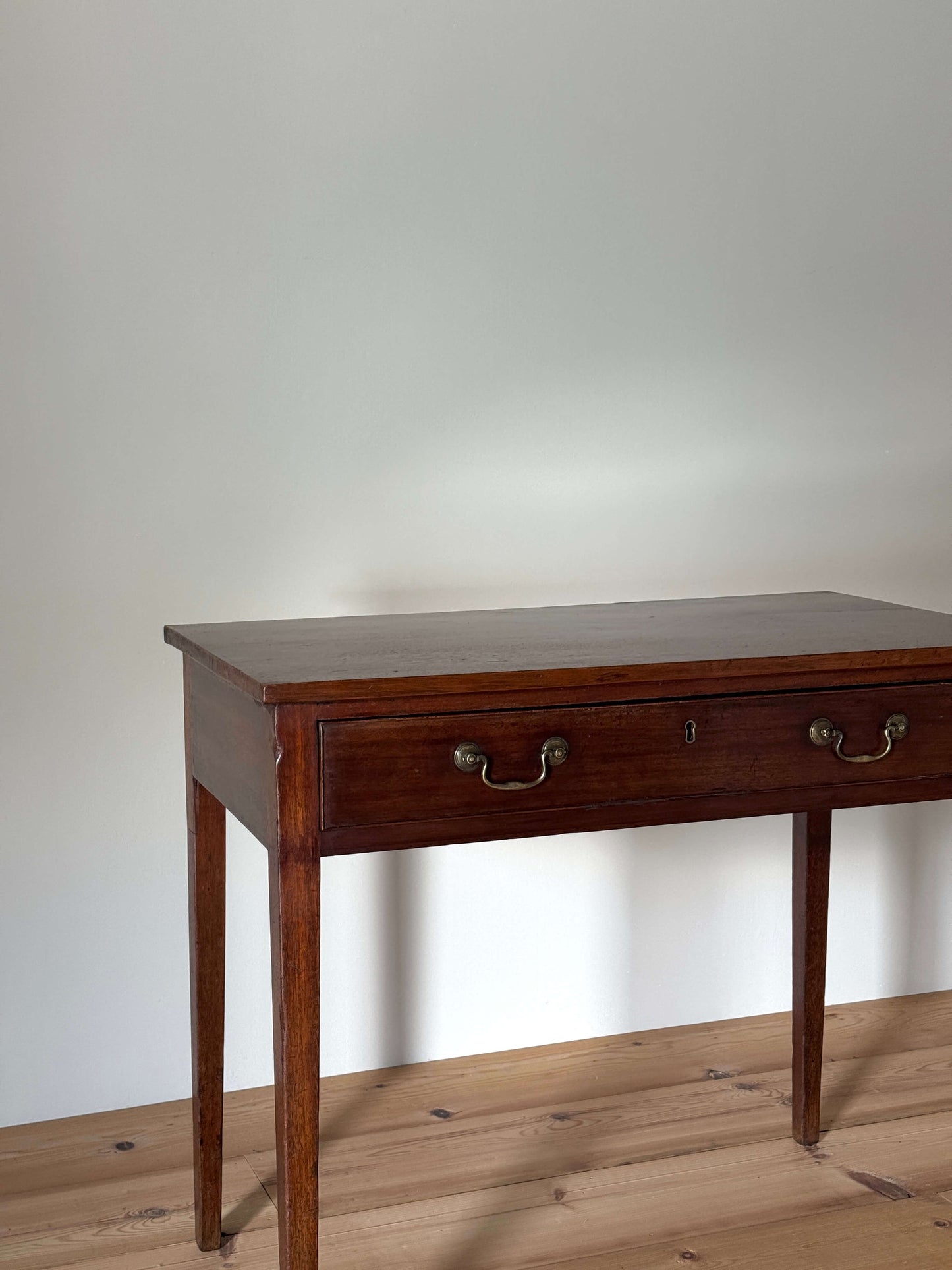 Georgian mahogany console table with drawer