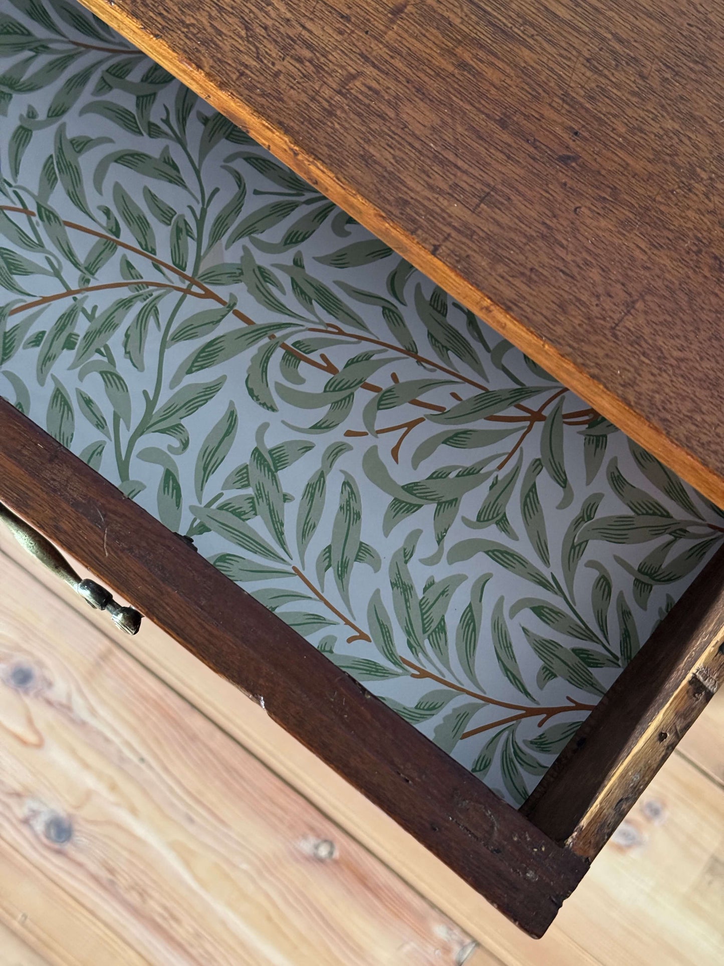 Georgian mahogany console table with drawer
