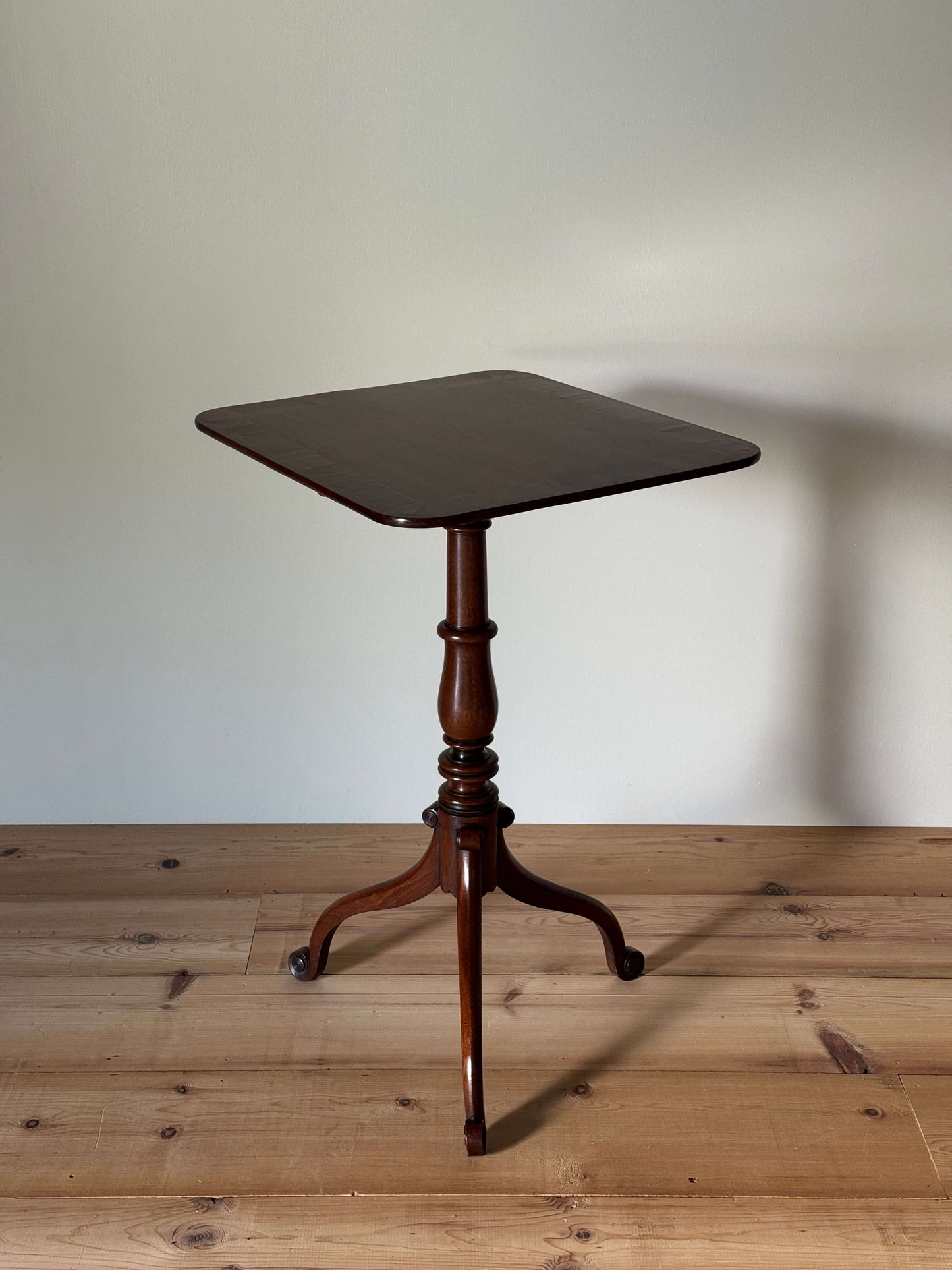 Victorian mahogany marquetry tilt-top table