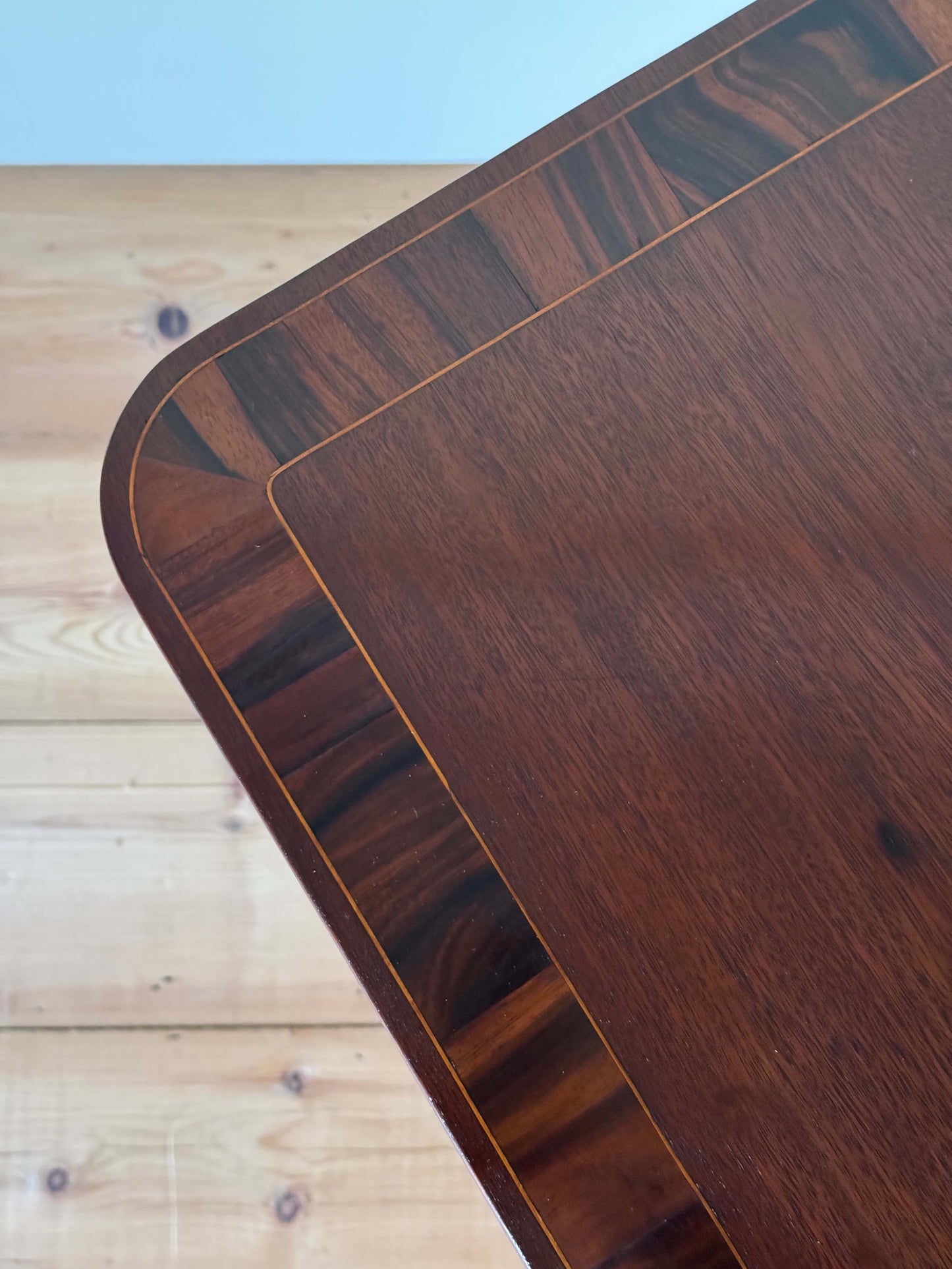 Victorian mahogany marquetry tilt-top table