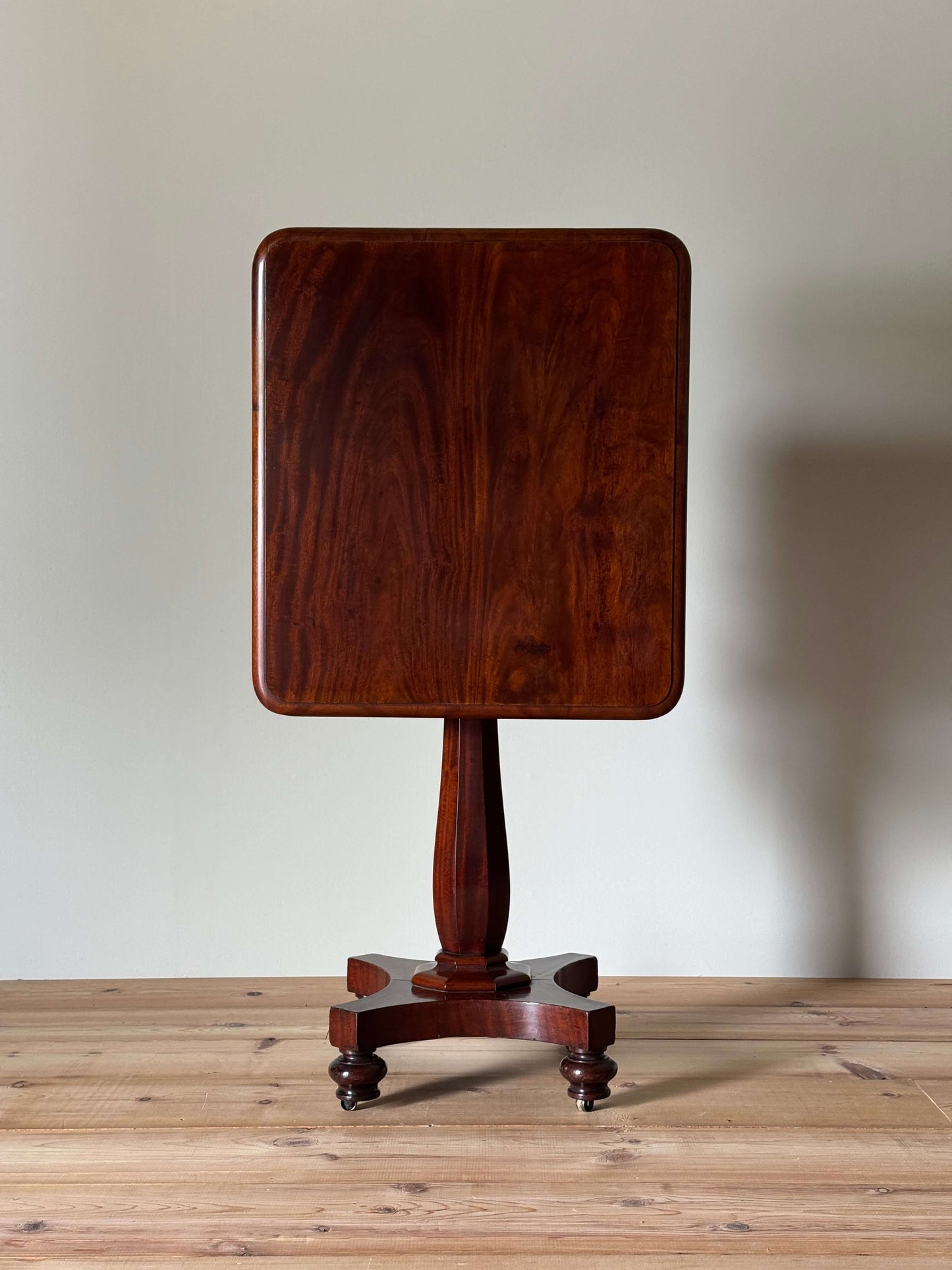 Victorian mahogany tilt-top side table