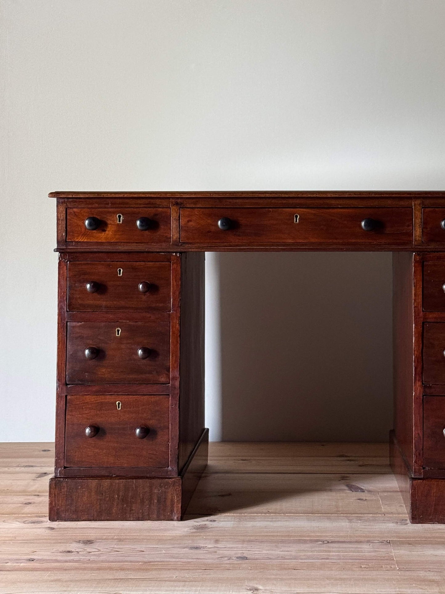 Victorian mahogany pedestal desk