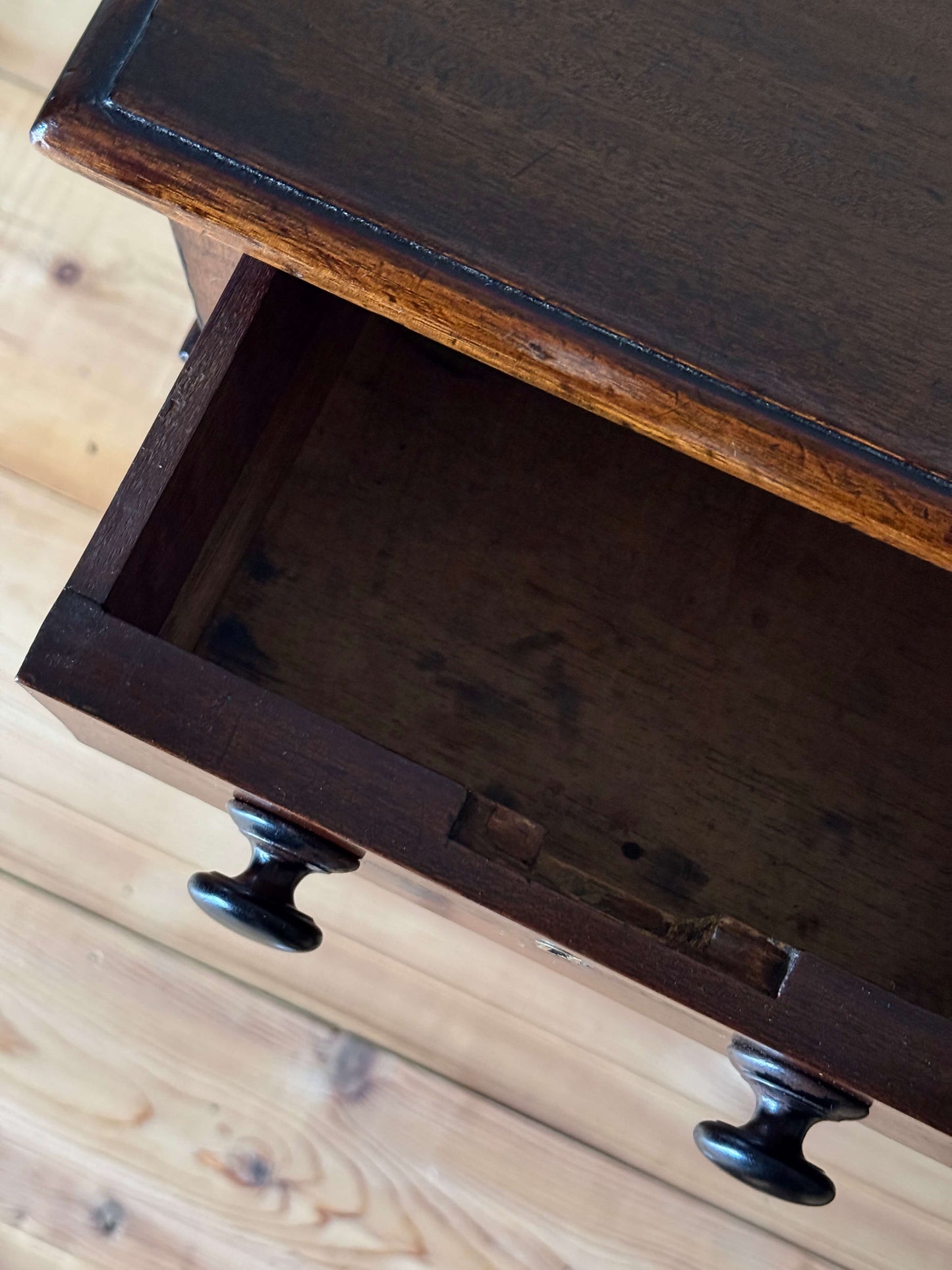Victorian mahogany pedestal desk