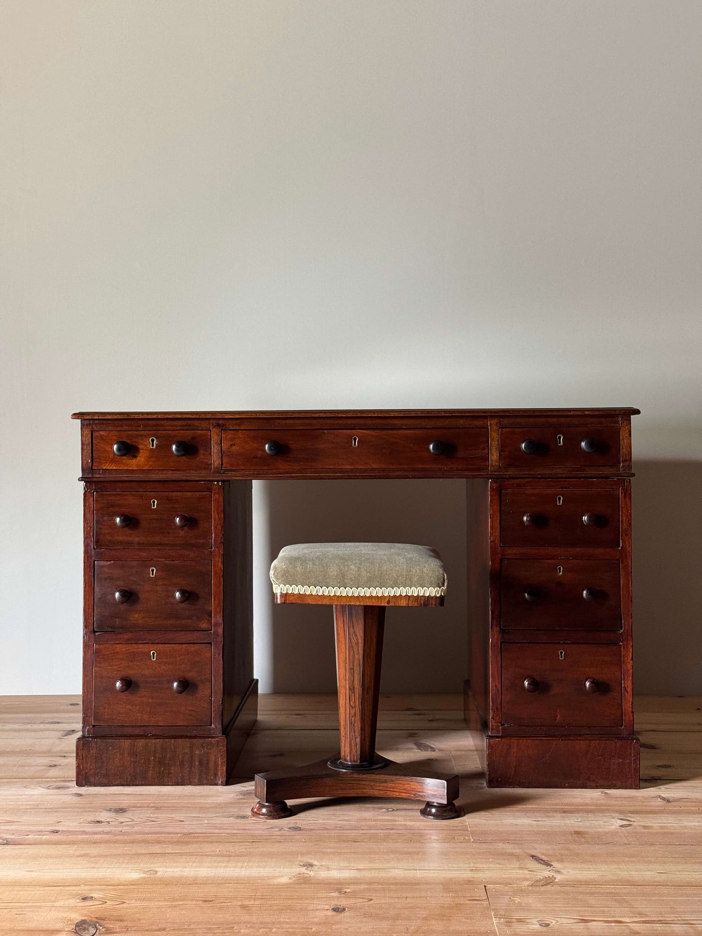 Victorian mahogany pedestal desk