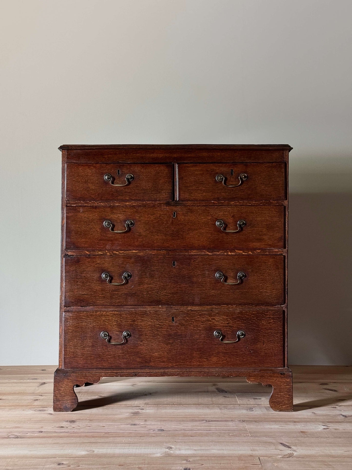 Georgian chest of drawers on bracket feet