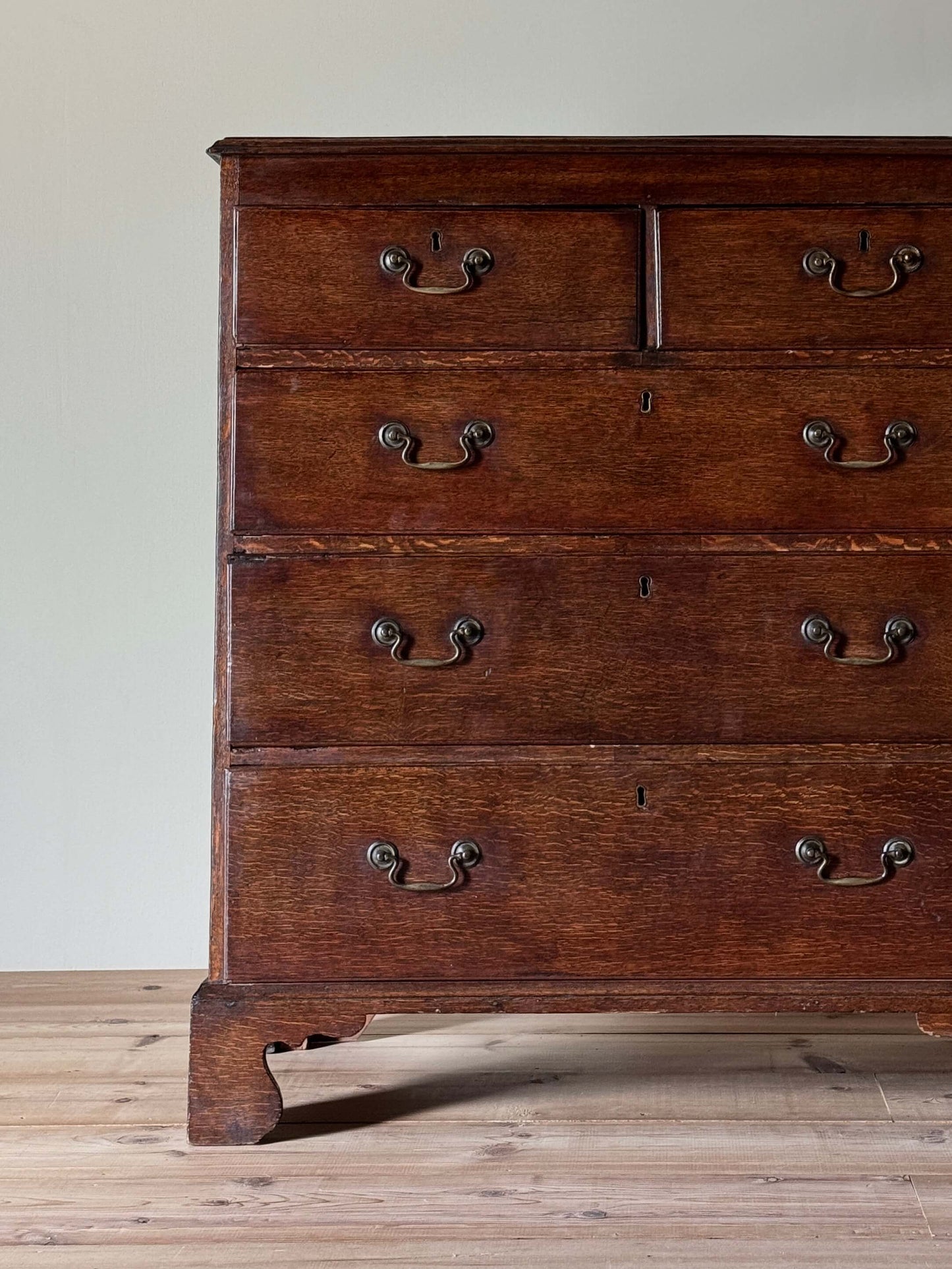 Georgian chest of drawers on bracket feet