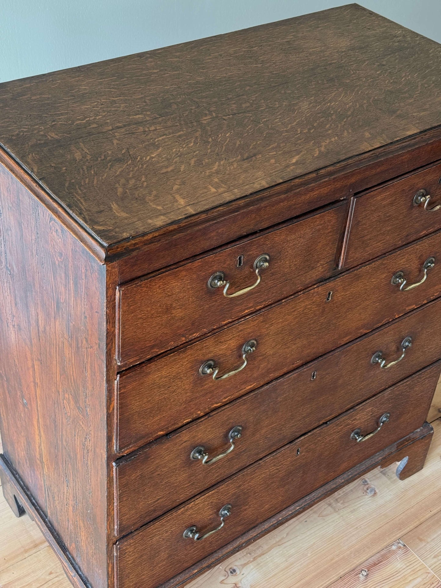 Georgian chest of drawers on bracket feet