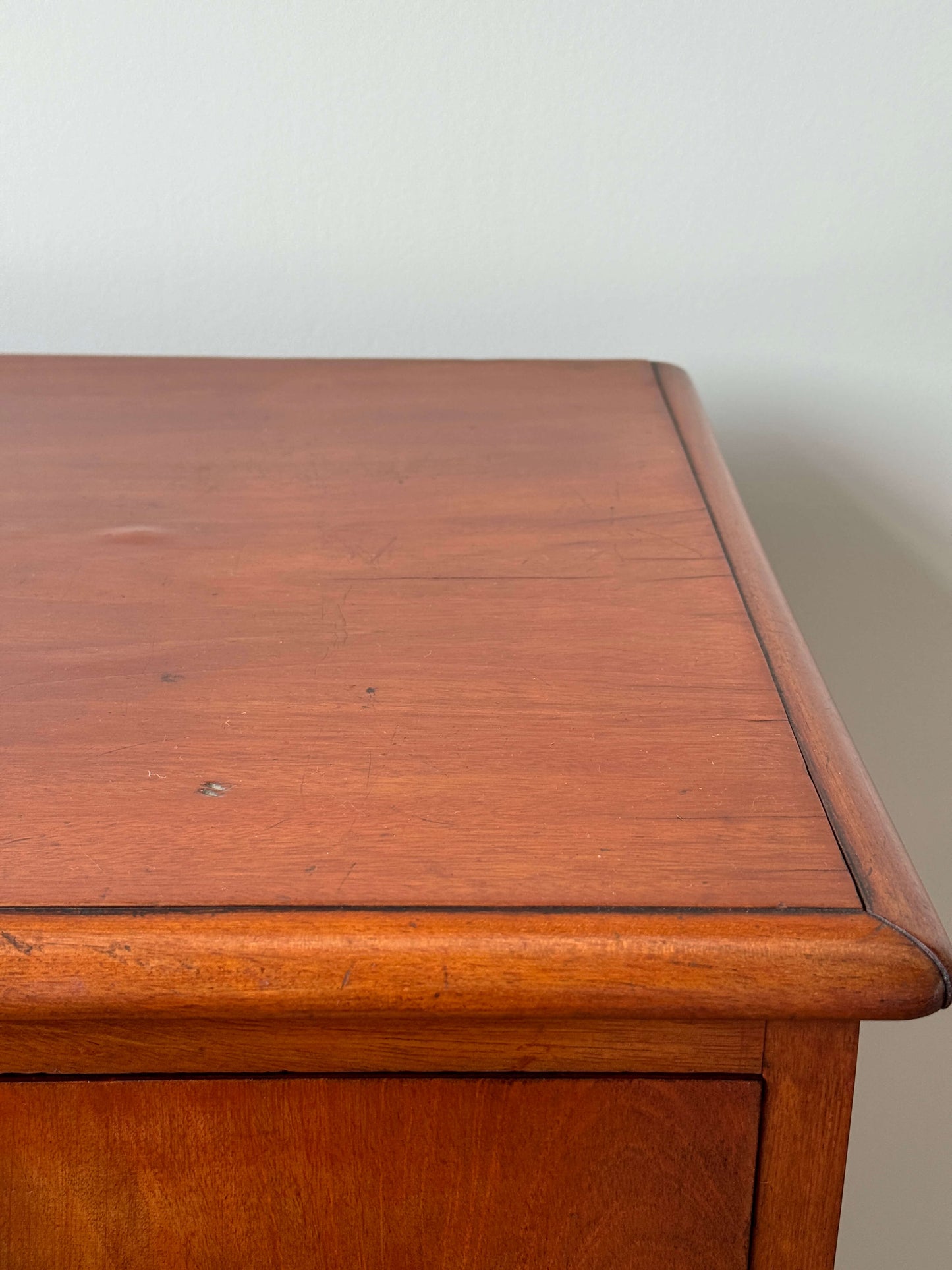 Antique chest of drawers