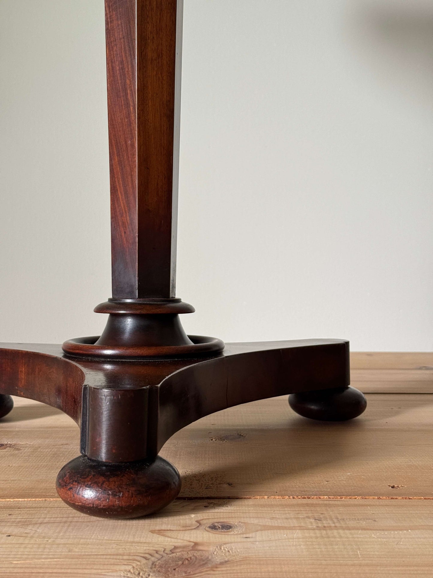 Victorian circular pedestal table on bun feet