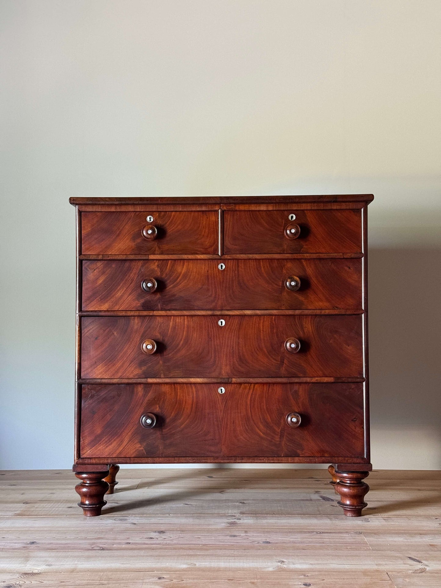 Victorian mahogany chest of drawers
