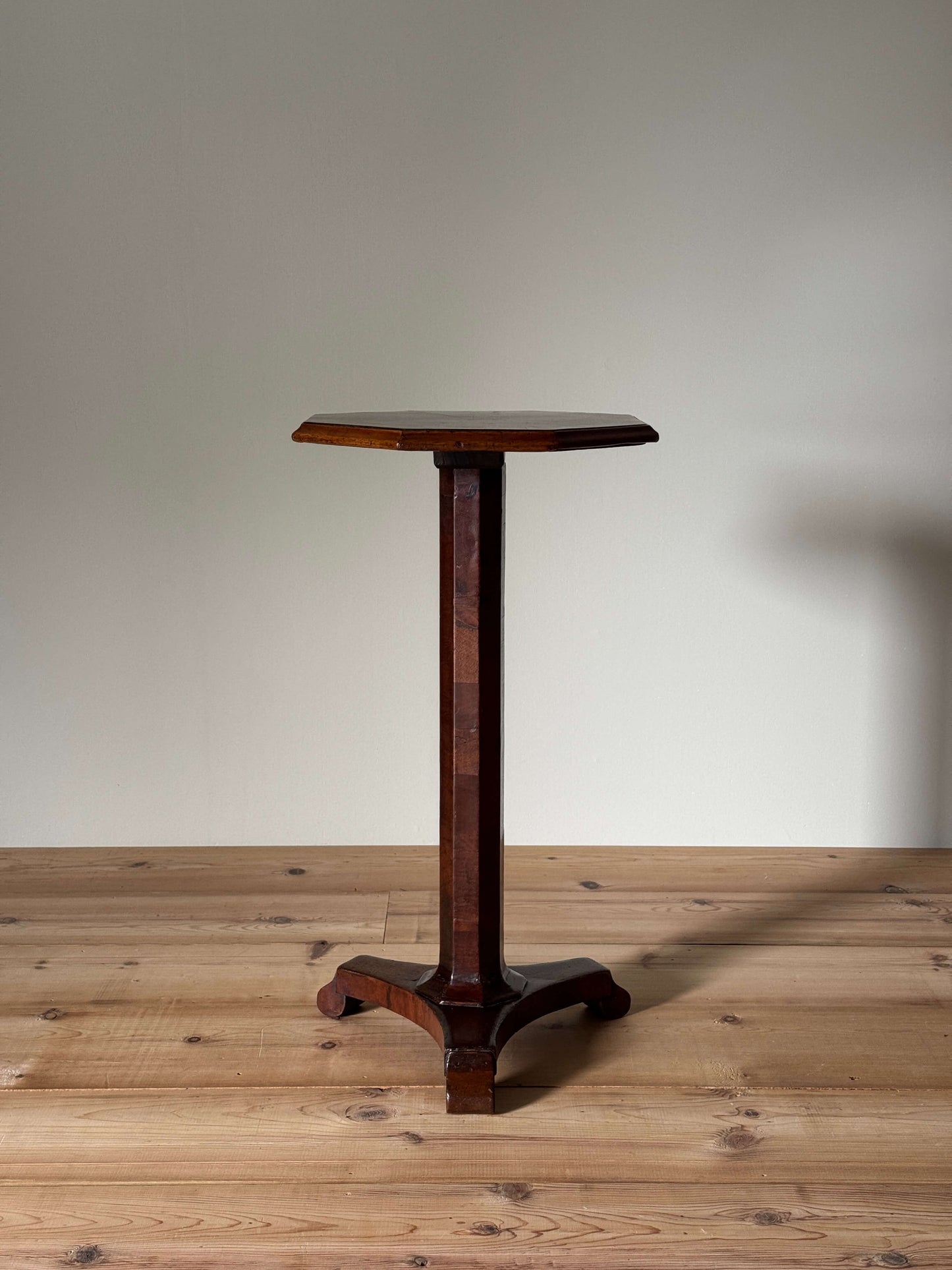 Early Victorian octagonal pedestal table