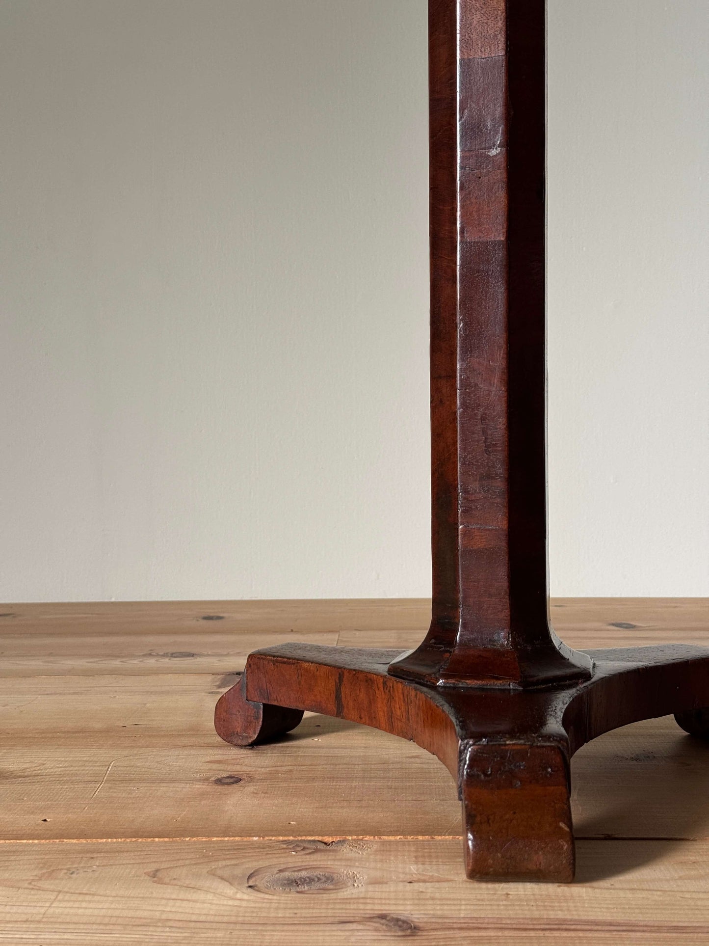 Early Victorian octagonal pedestal table