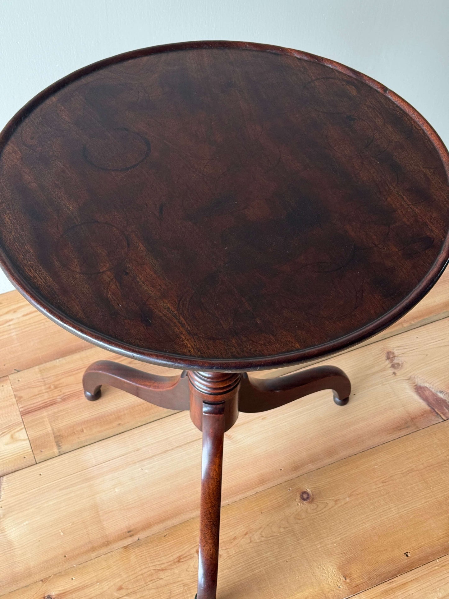 Georgian mahogany tilt-top wine table