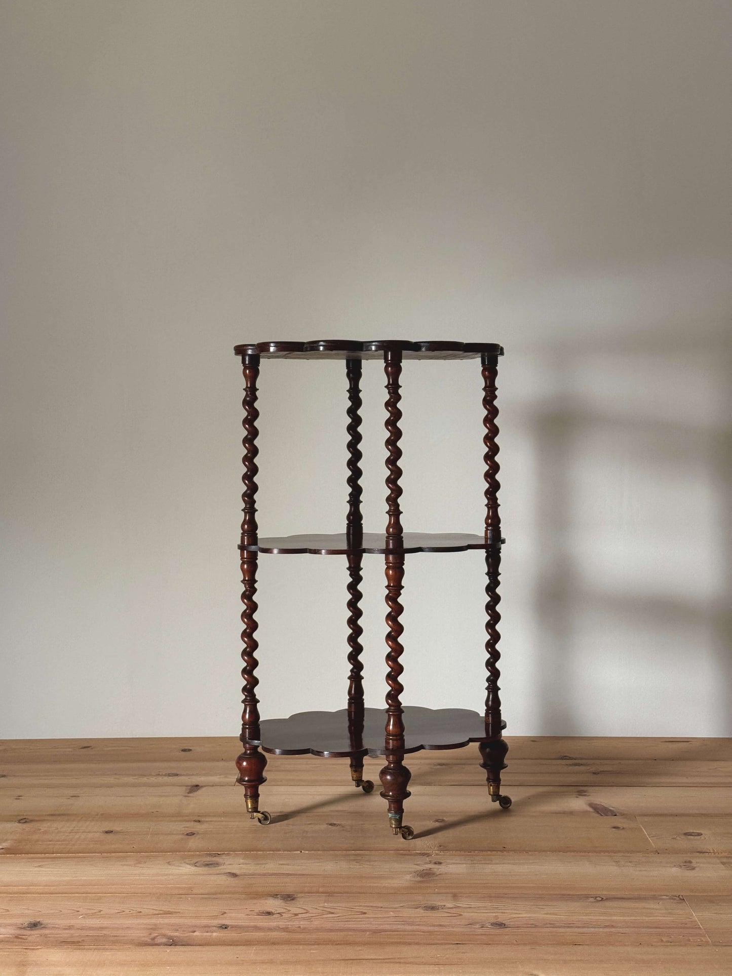 Victorian rosewood scalloped whatnot