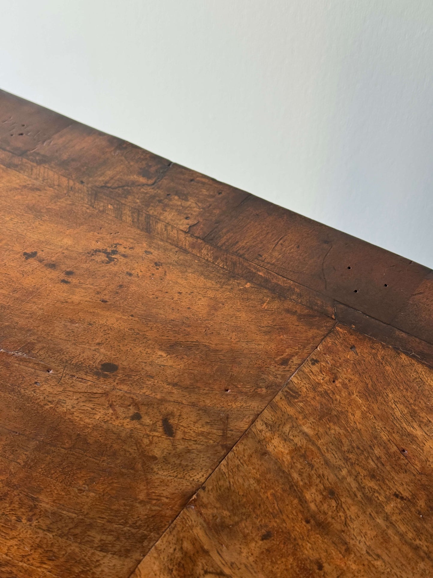 Queen Anne walnut crossbanded chest of drawers