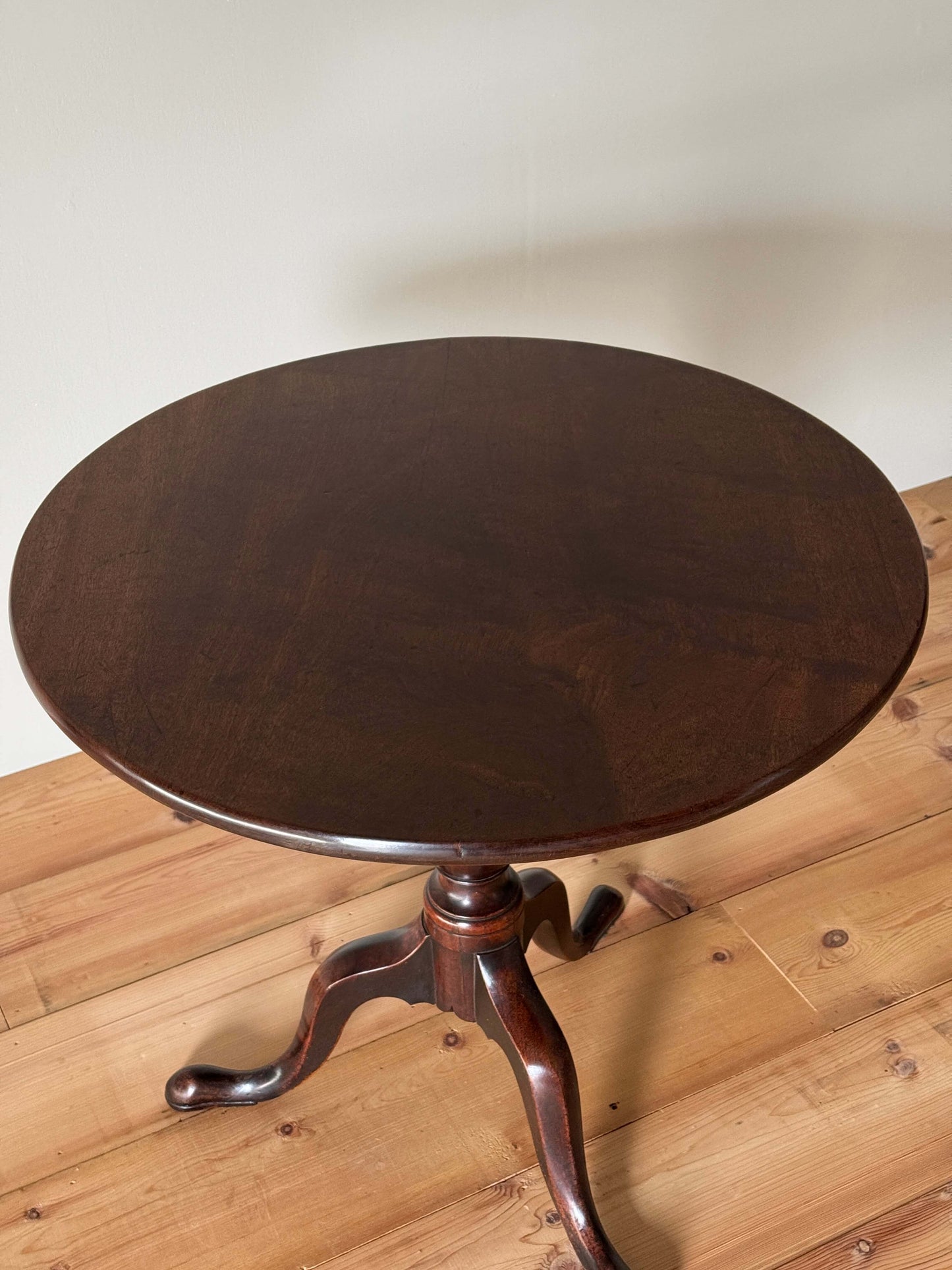 Antique mahogany large tilt-top table
