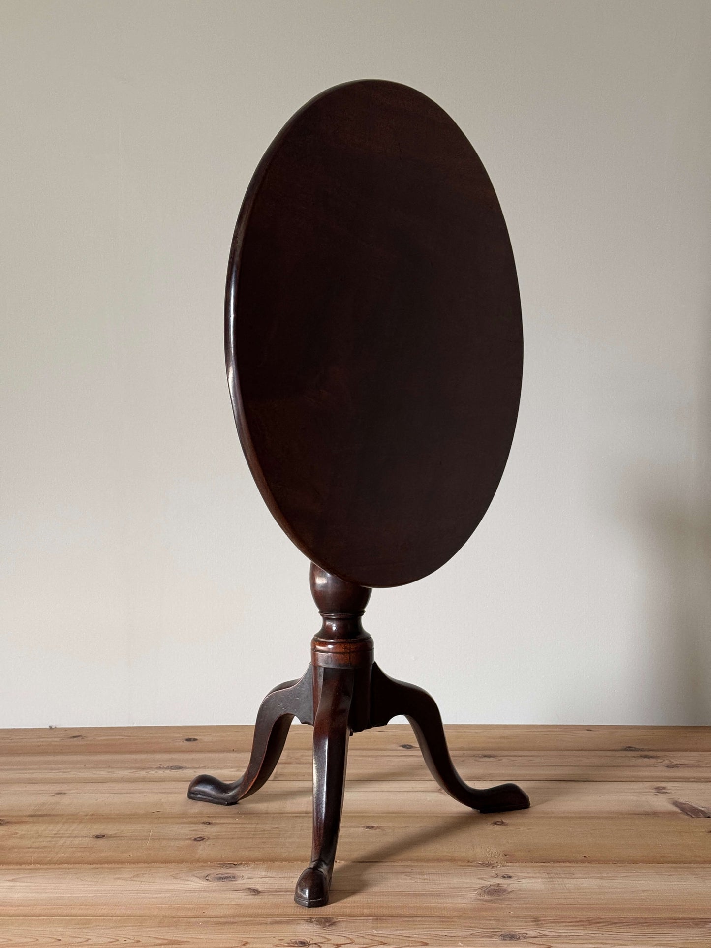 Antique mahogany large tilt-top table