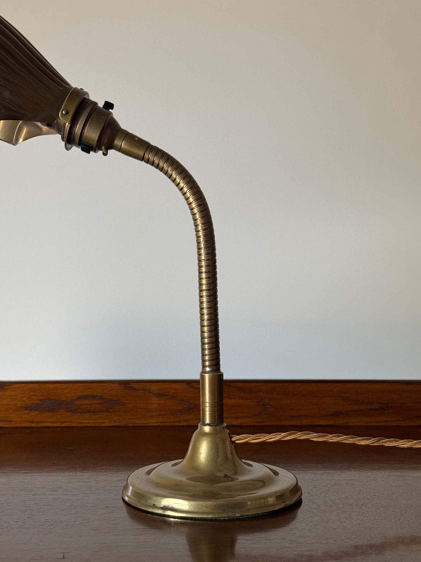 Vintage brass clam table lamp