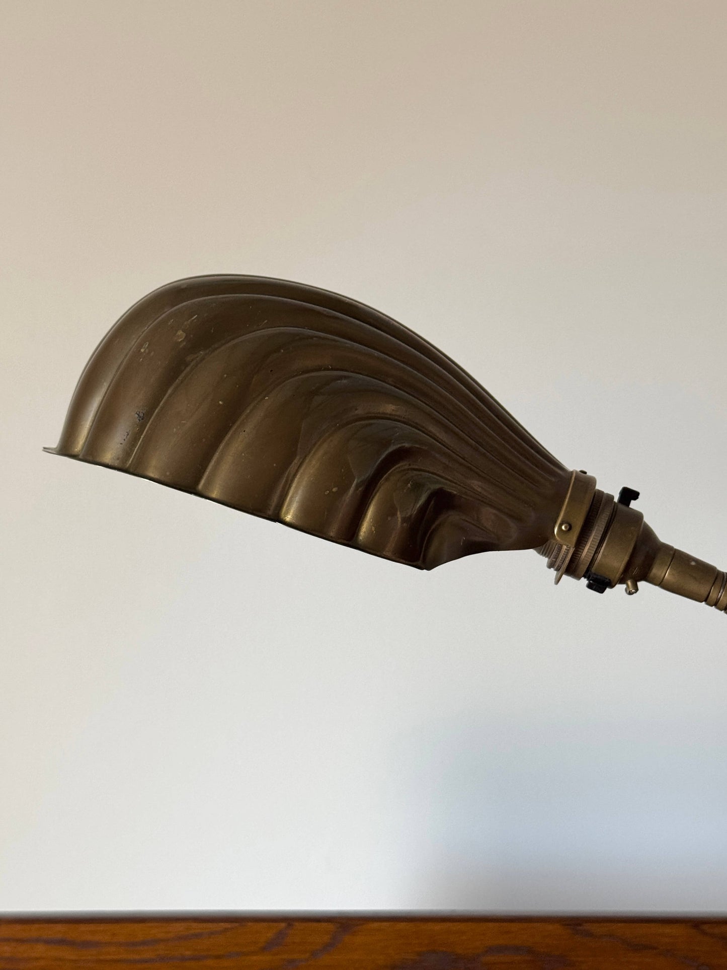 Vintage brass clam table lamp