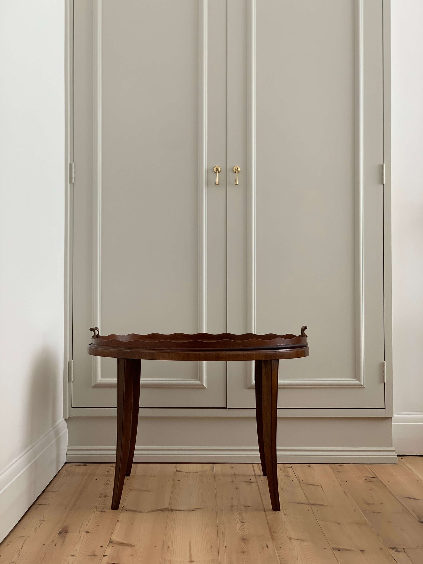 Antique scalloped table with removable tray