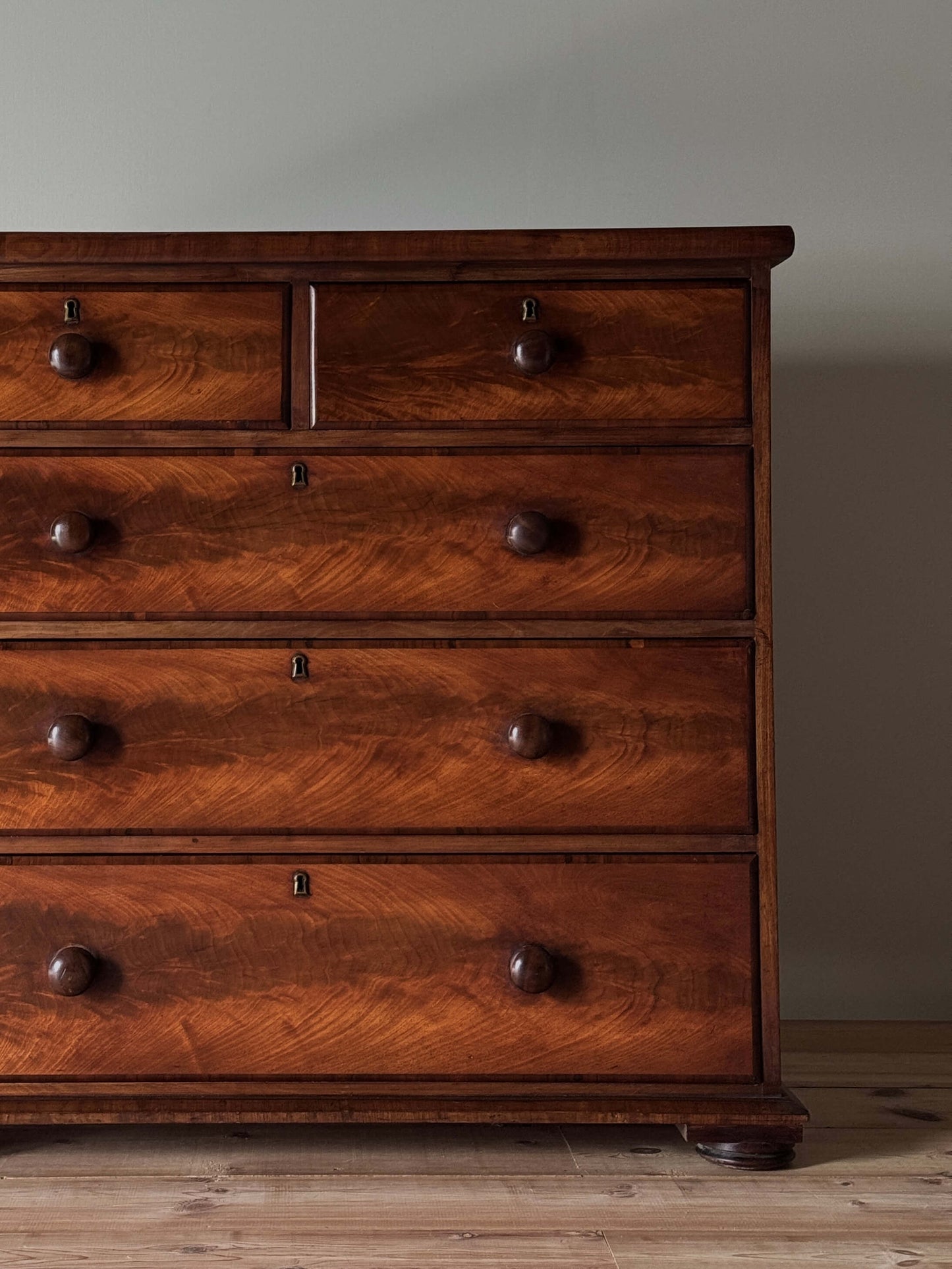 Victorian flame mahogany chest of drawers