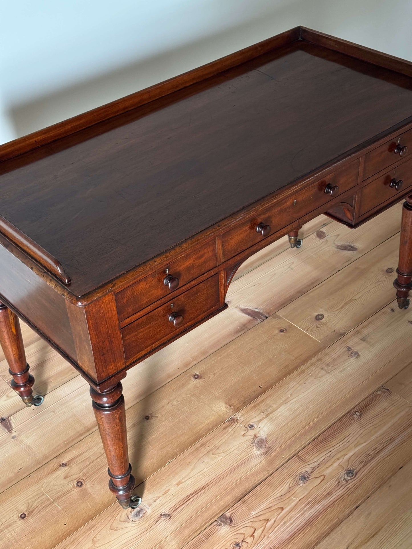 Early Victorian mahogany desk on castors