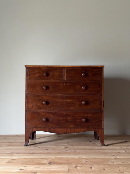 Victorian mahogany chest of drawers with oak-lined drawers