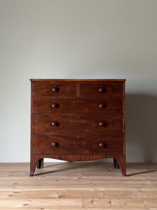 Victorian mahogany chest of drawers with oak-lined drawers