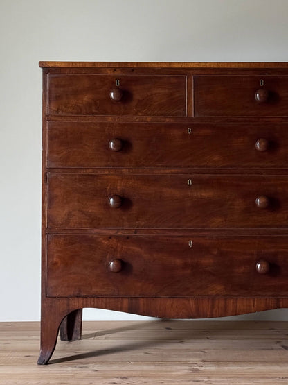 Victorian mahogany chest of drawers with oak-lined drawers