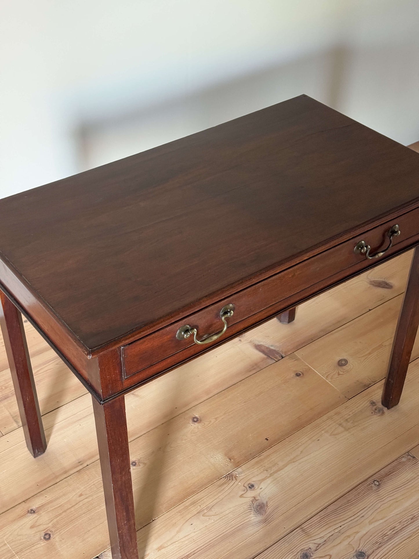 Georgian mahogany table with drawer